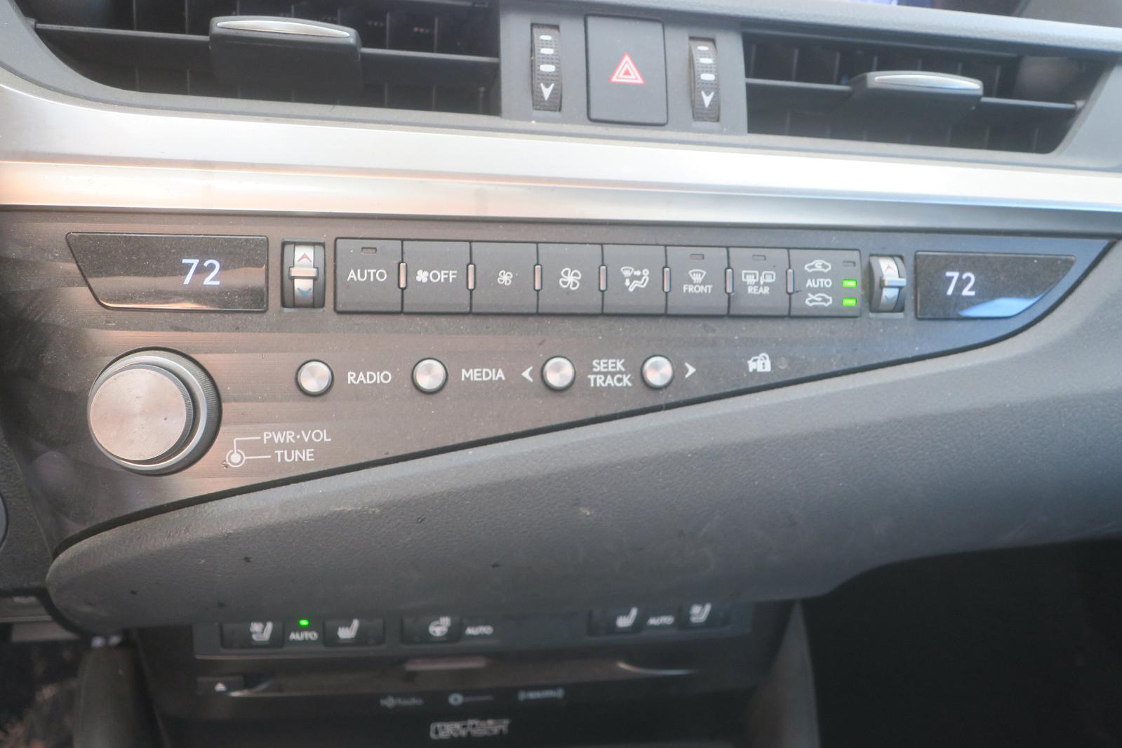 2021 Lexus ES 350 -- Photo 12