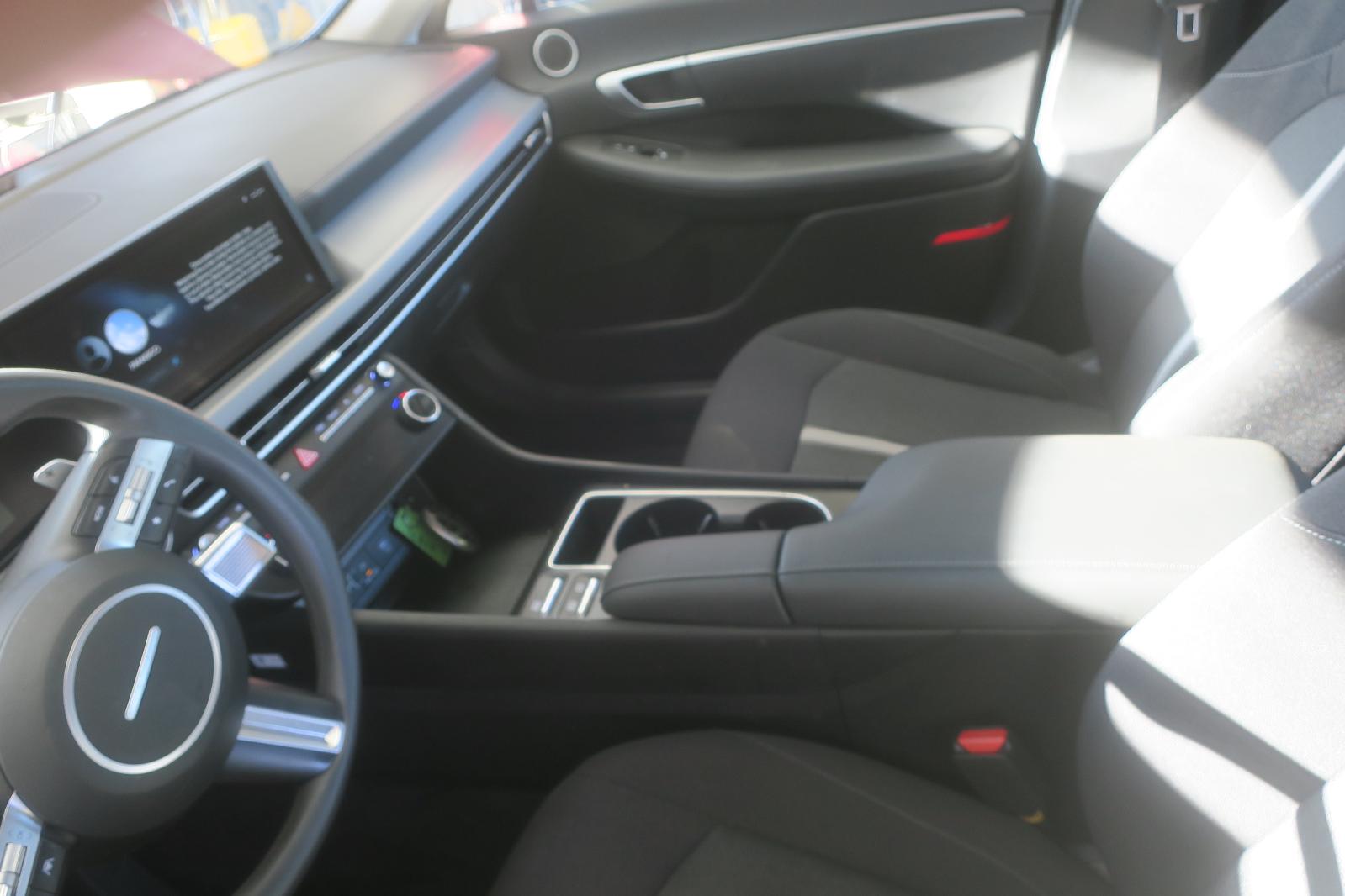 2025 Hyundai Sonata -- Photo 7
