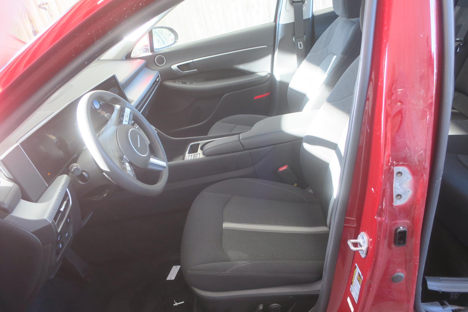 2025 Hyundai Sonata -- Photo 5
