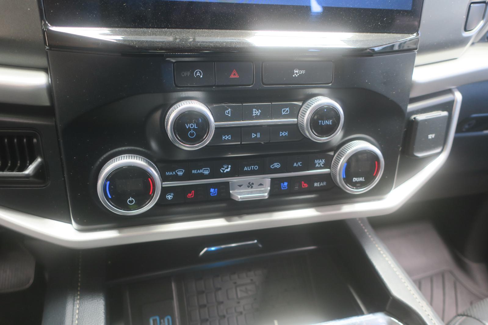 2024 Ford Expedition -- Photo 12