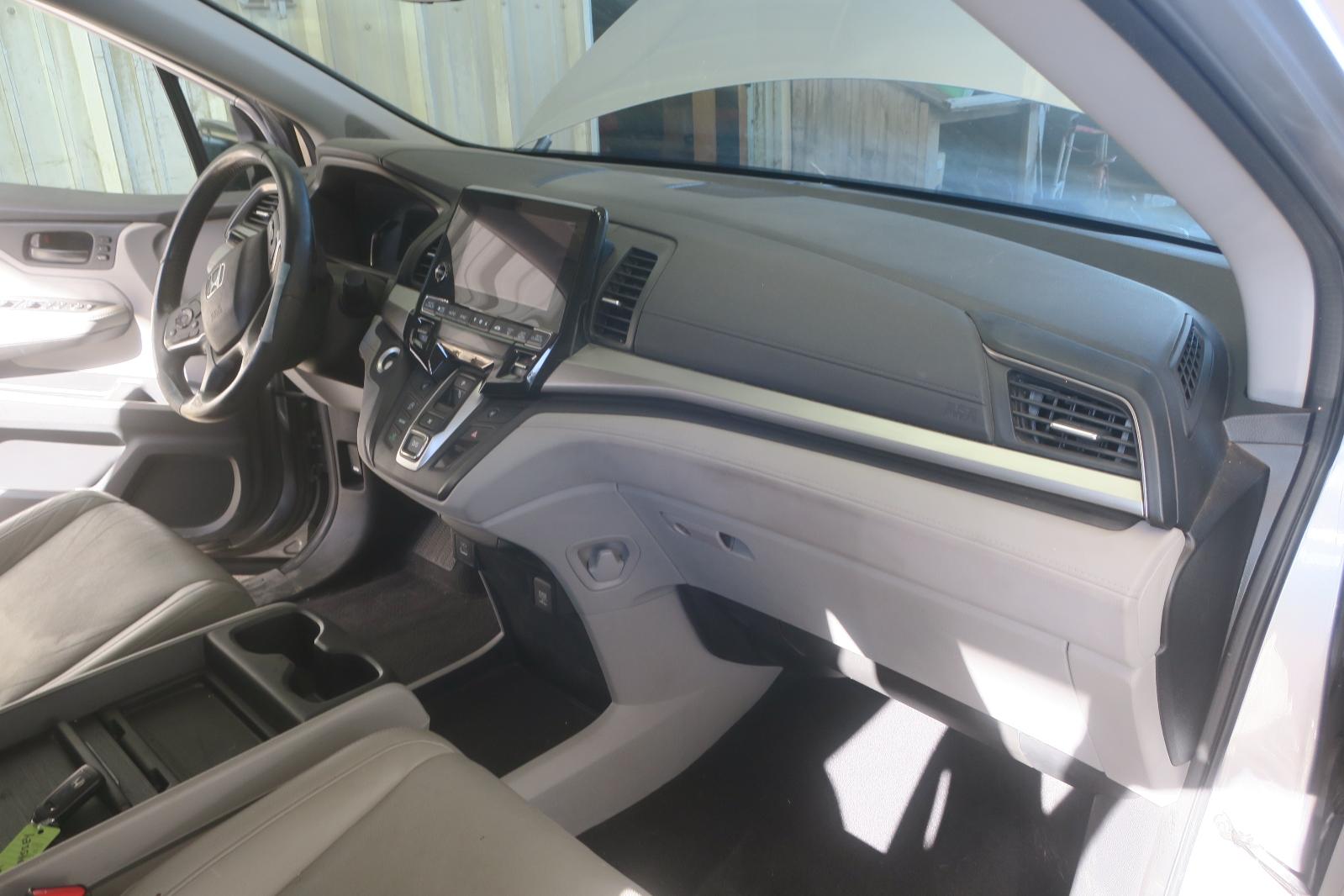 2021 Honda Odyssey -- Photo 13