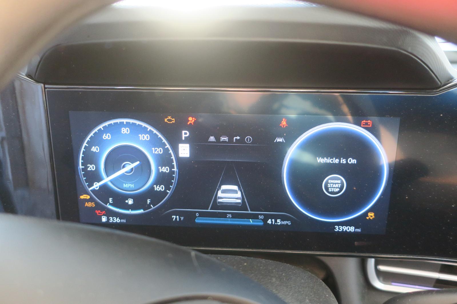 2024 Hyundai Elantra -- Photo 9