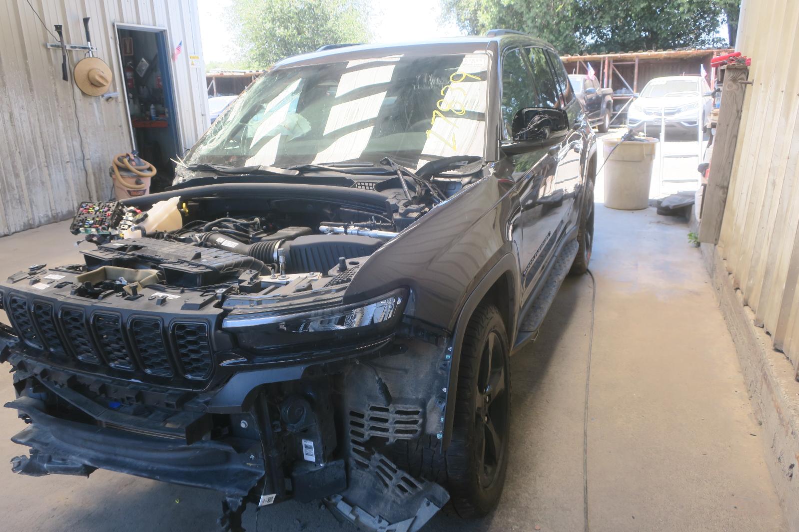 2023 Jeep Grand Cherokee -- Photo 1