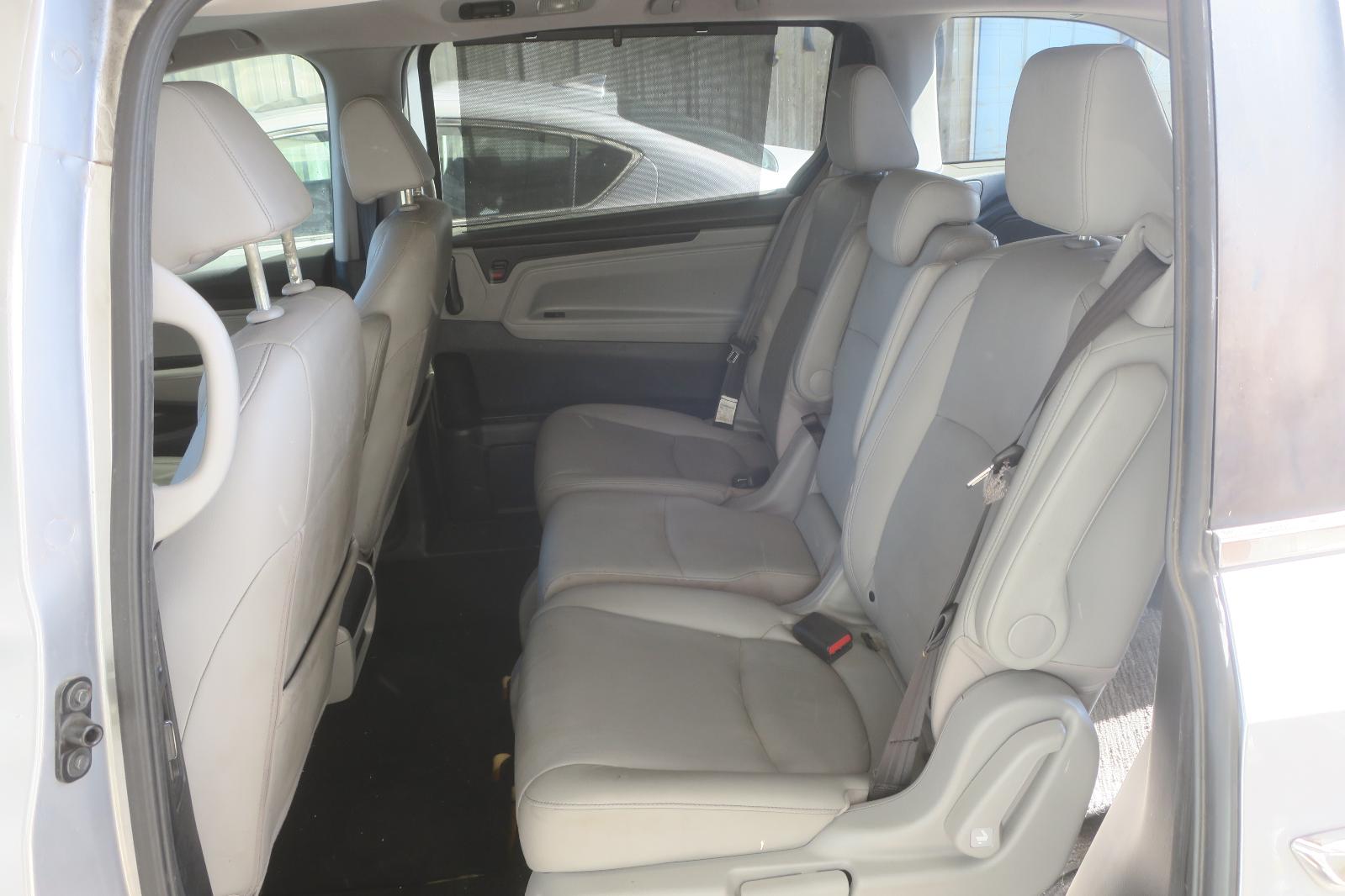 2021 Honda Odyssey -- Photo 8