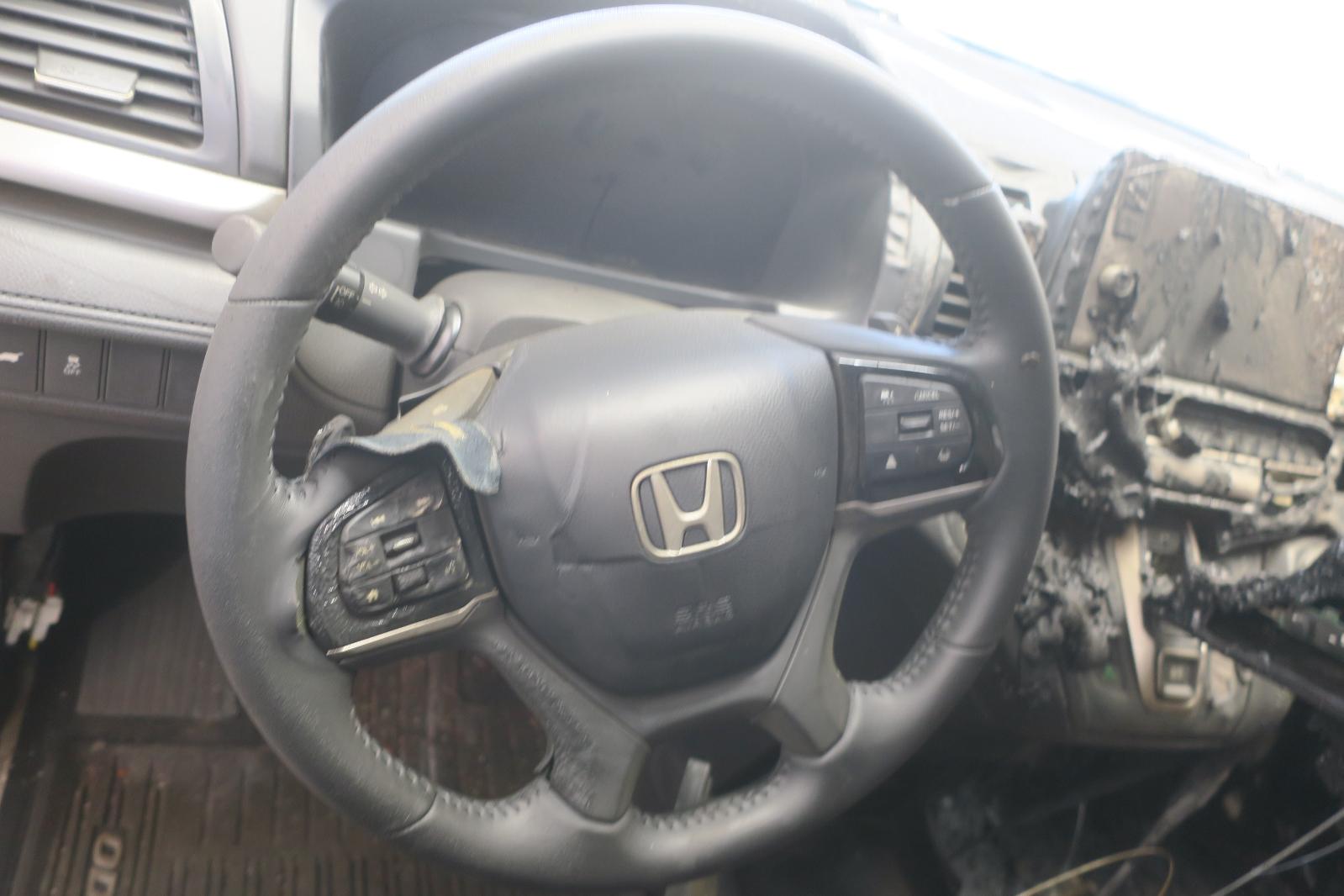 2025 Honda Odyssey -- Photo 5