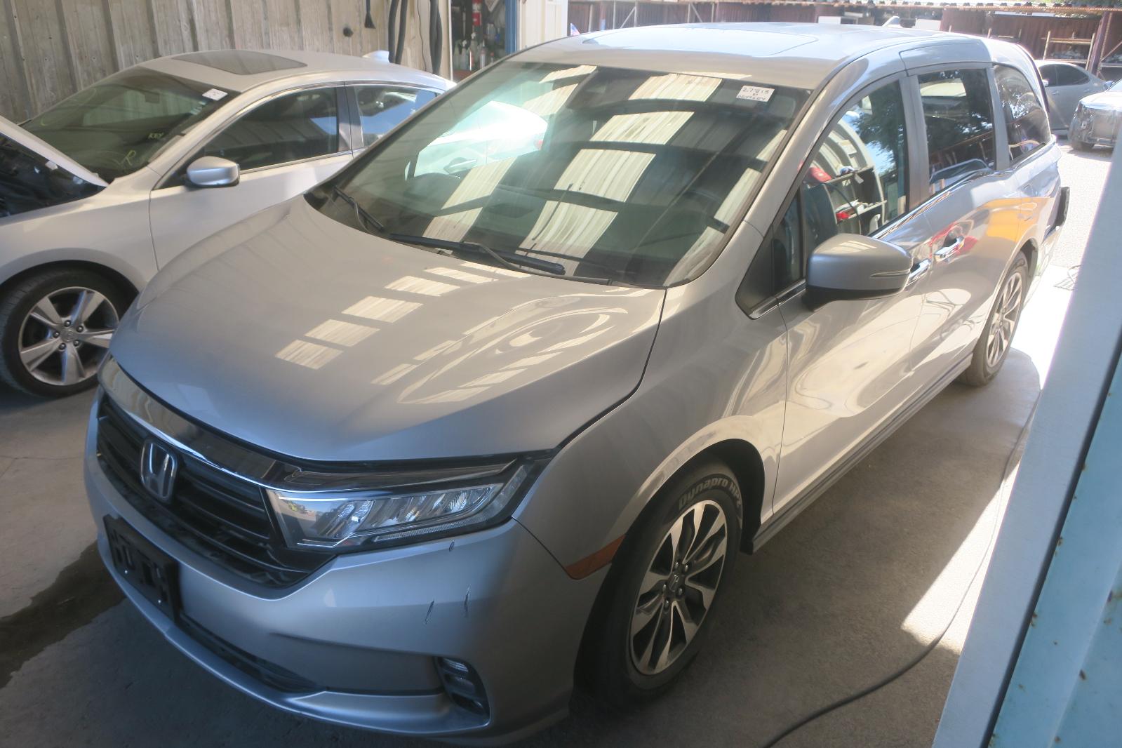 2021 Honda Odyssey -- Photo 1