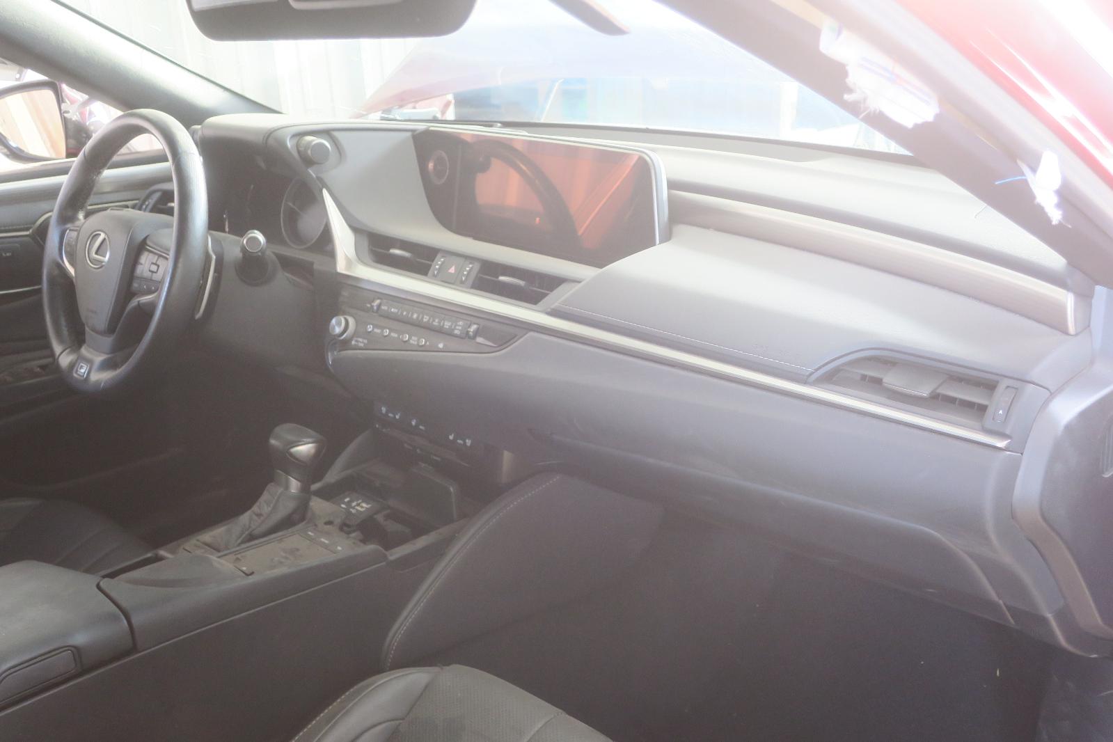 2021 Lexus ES 350 -- Photo 15