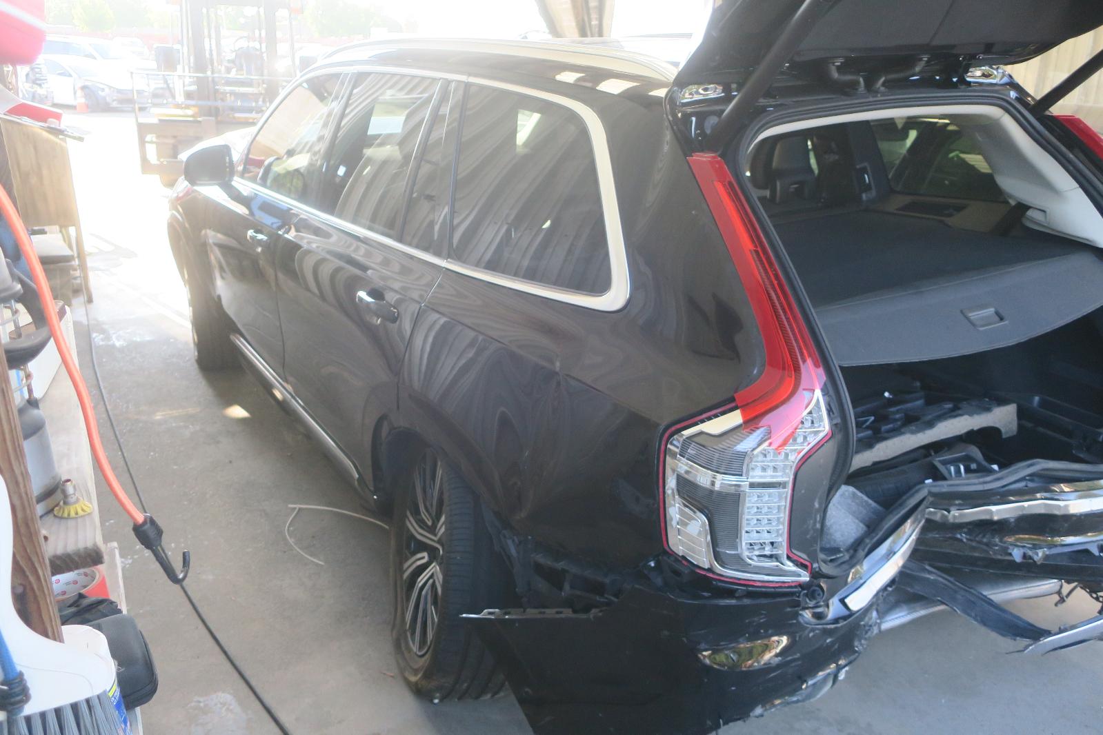 2024 Volvo XC90 -- Photo 2