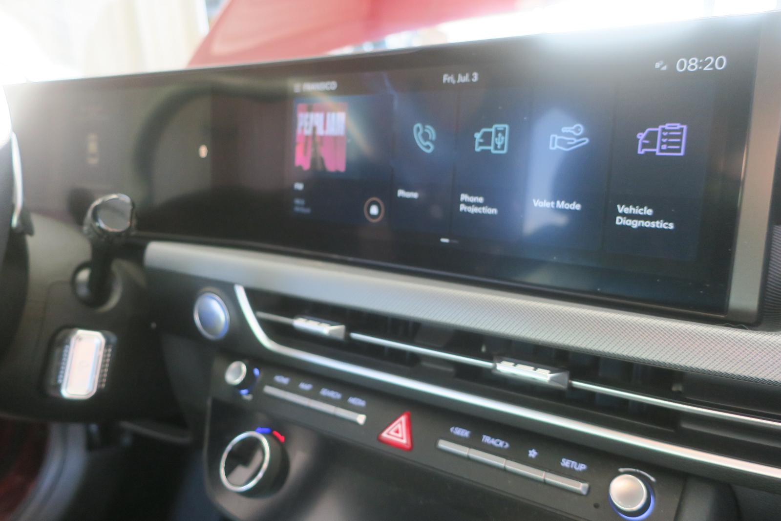 2025 Hyundai Sonata -- Photo 11