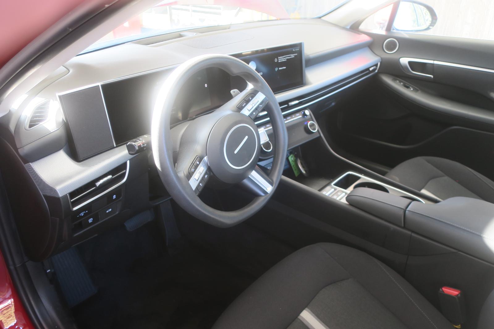 2025 Hyundai Sonata -- Photo 6