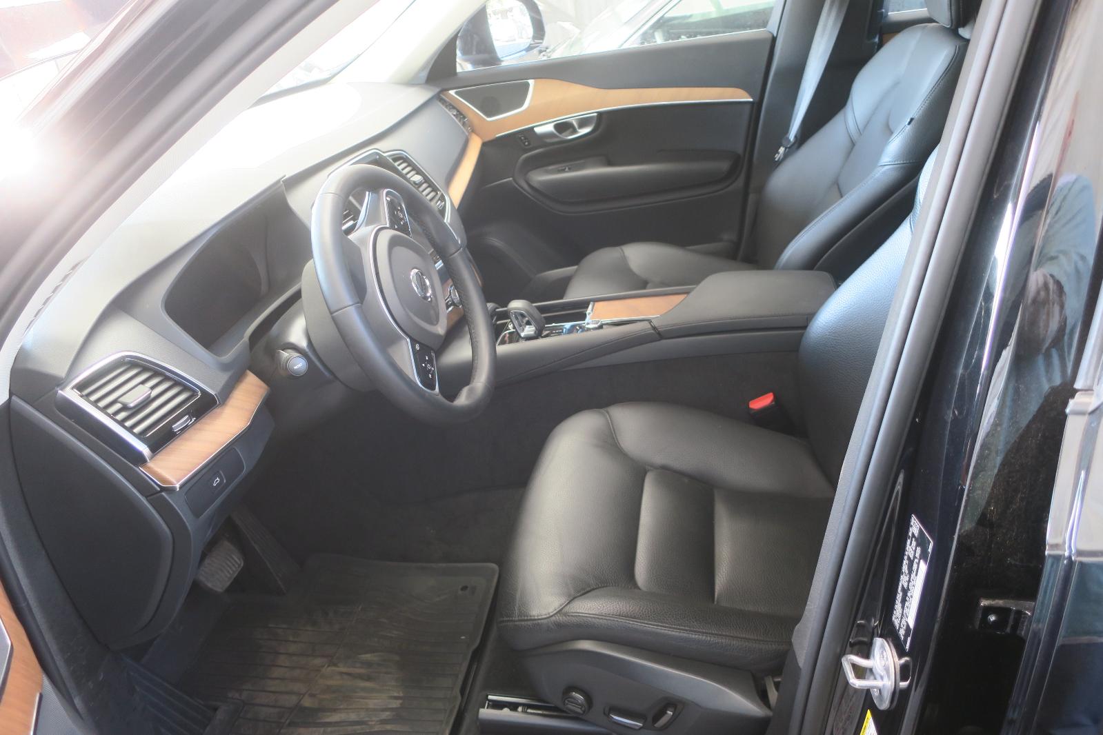 2024 Volvo XC90 -- Photo 5