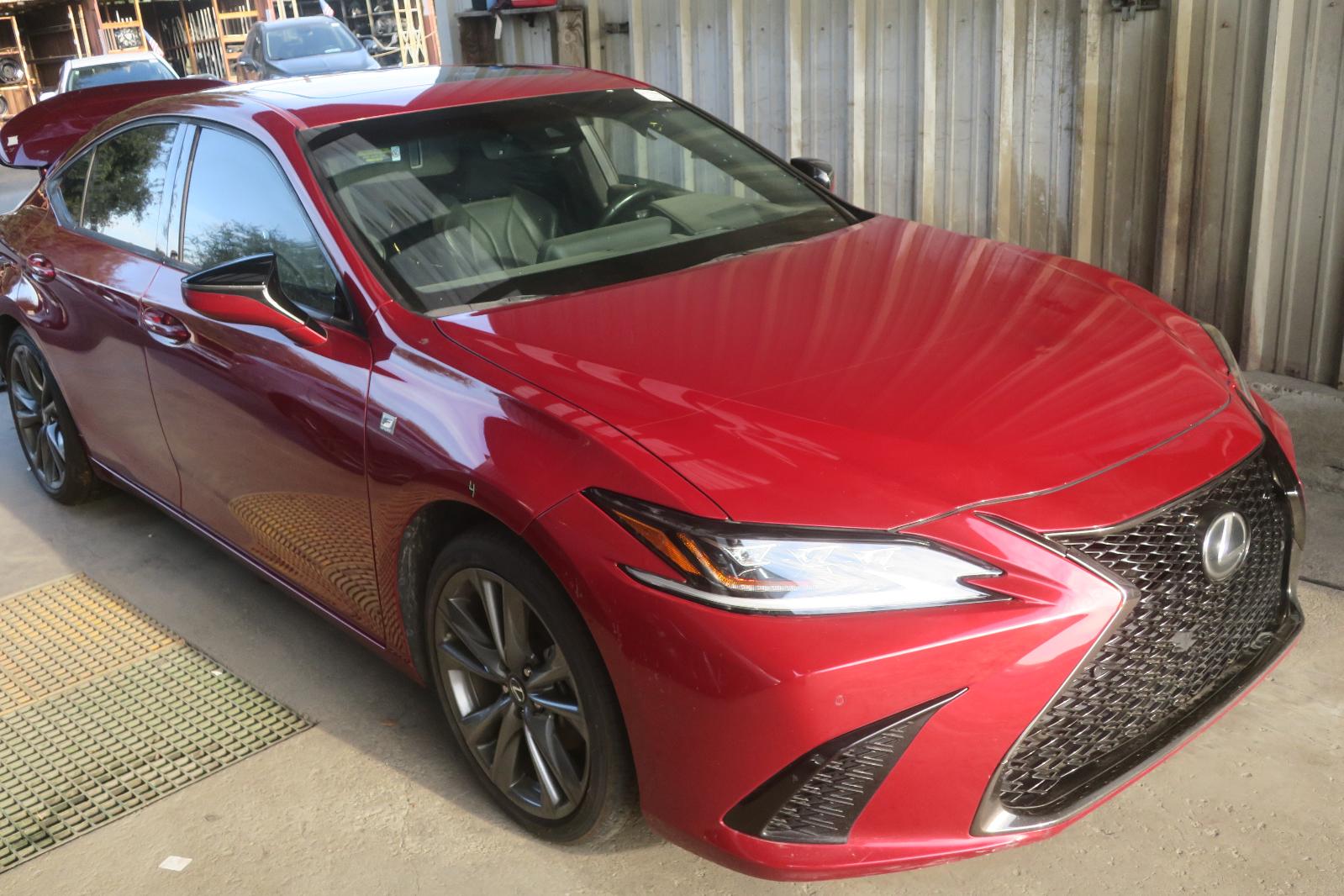 2021 Lexus ES 350 -- Photo 4