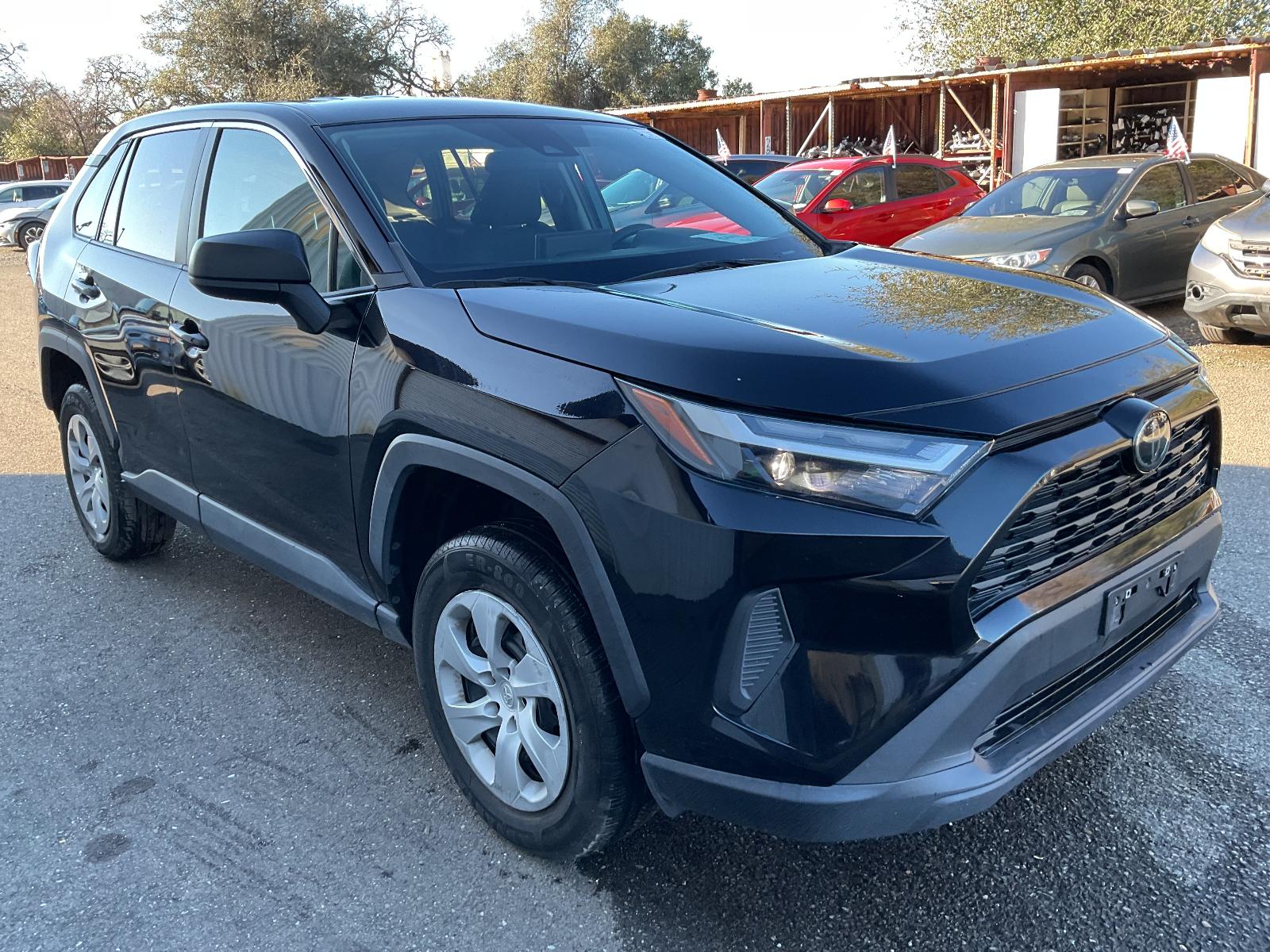 2023 Toyota RAV4 LE's photo