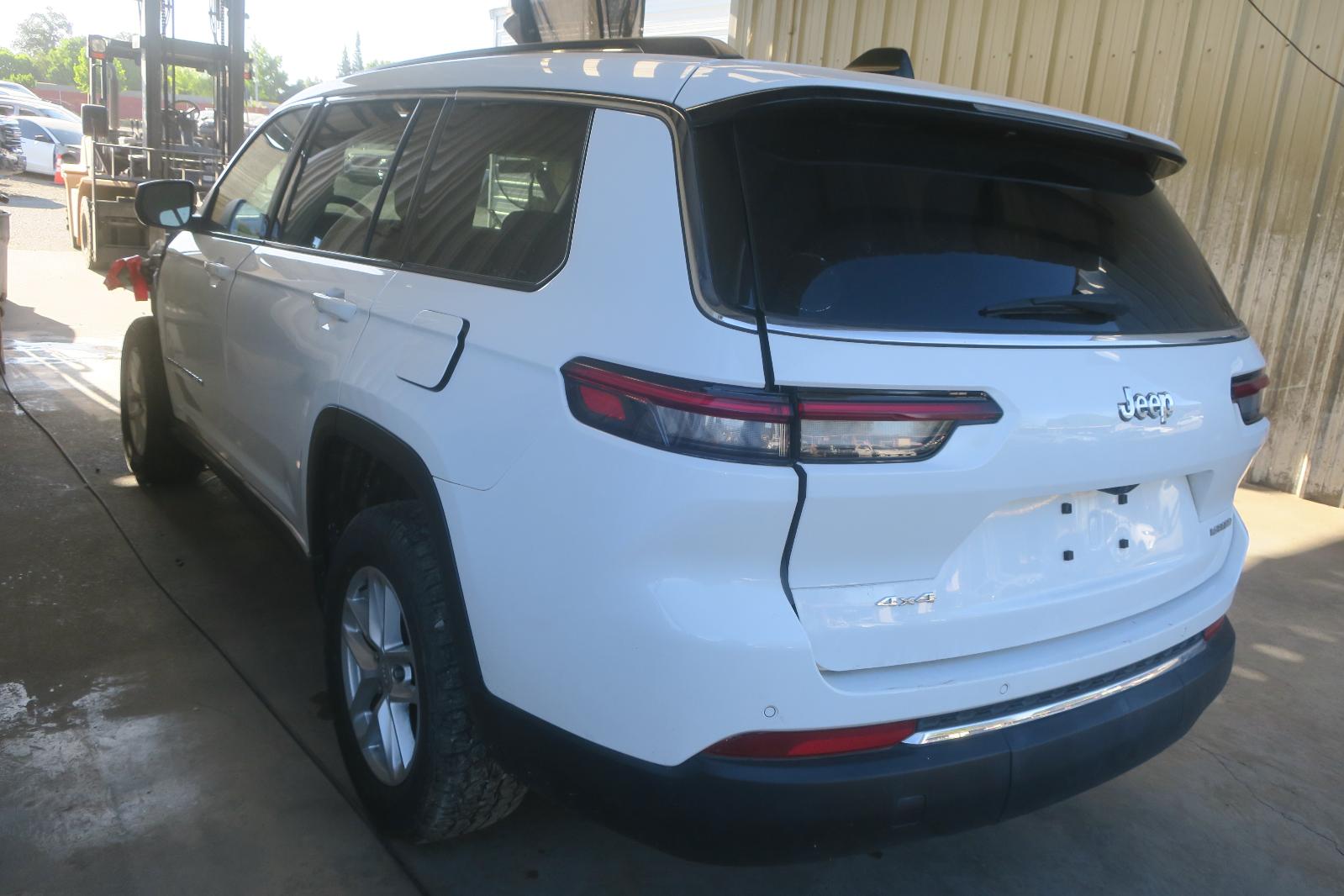 2023 Jeep Grand Cherokee -- Photo 2