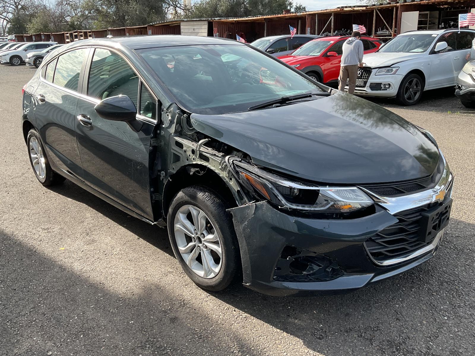 2019 Chevrolet Cruze LT's photo
