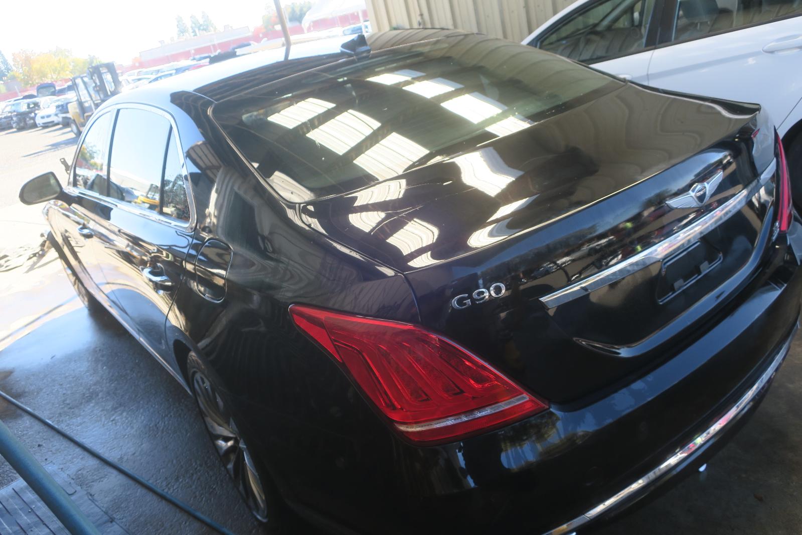 2017 Genesis G90 -- Photo 4