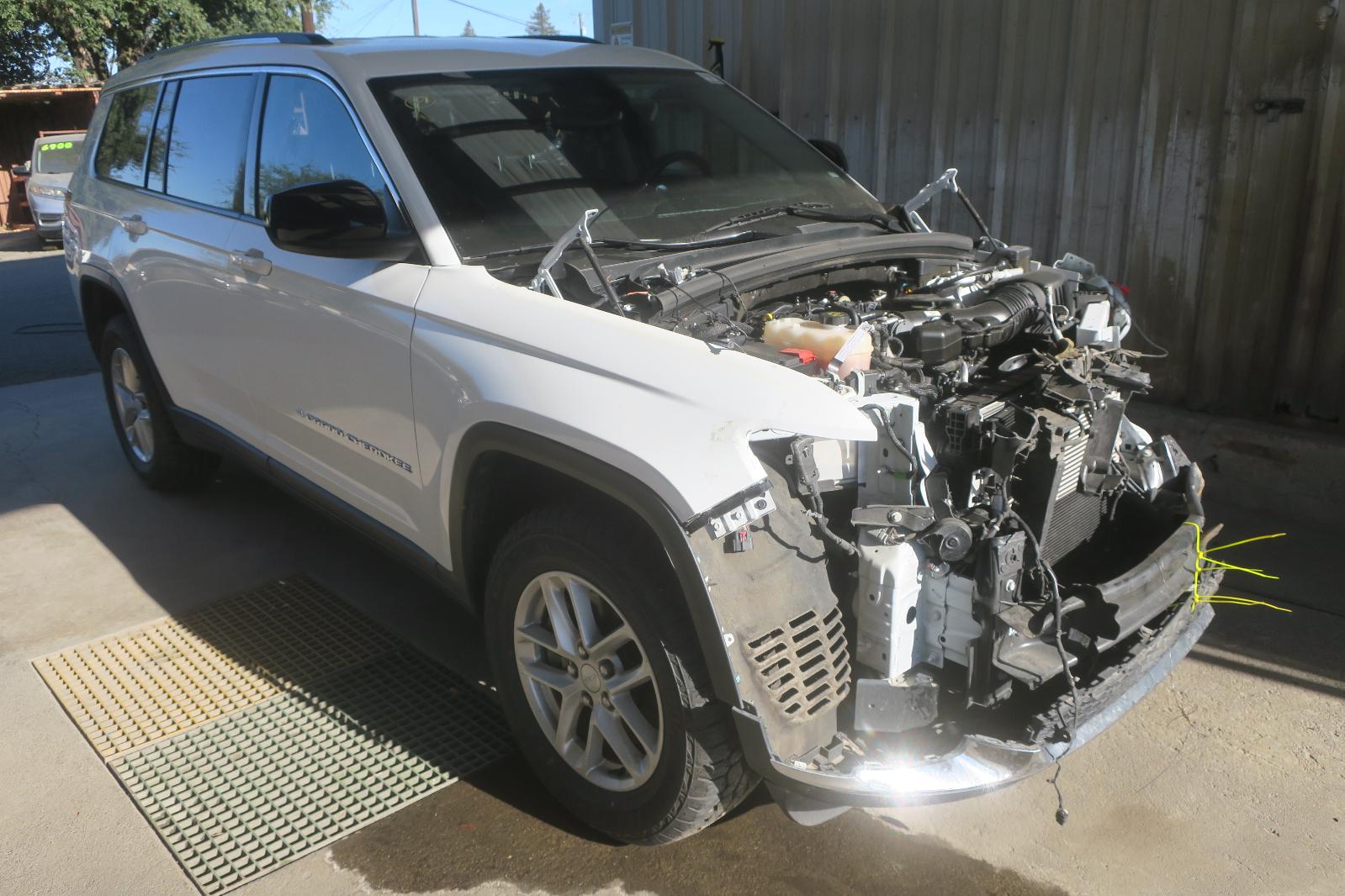 2023 Jeep Grand Cherokee -- Photo 4