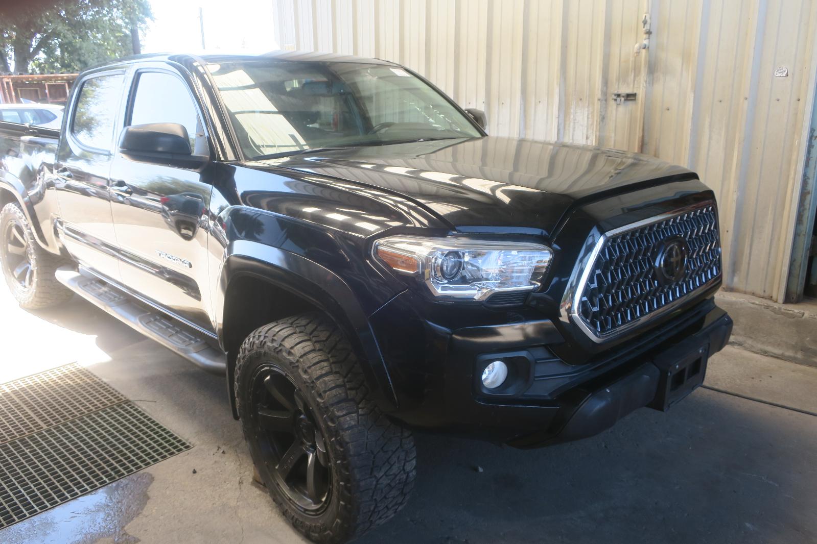 2017 Toyota Tacoma -- Photo 3