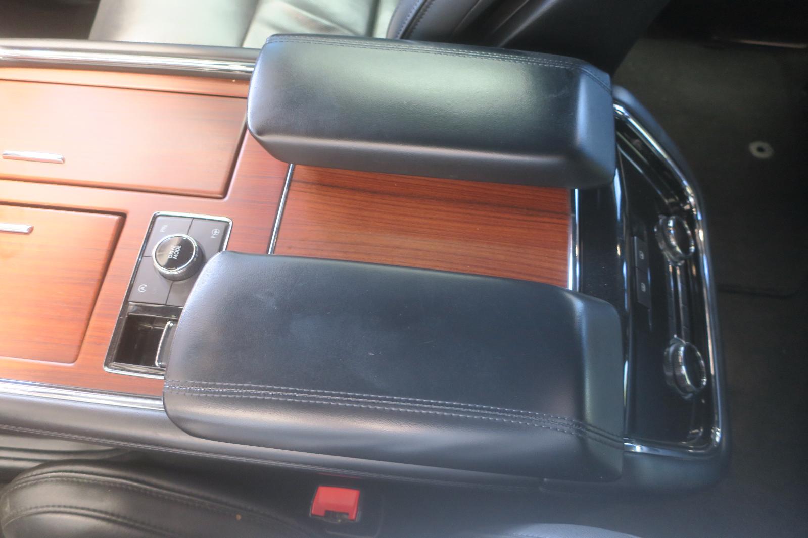 2018 Lincoln Navigator -- Photo 15