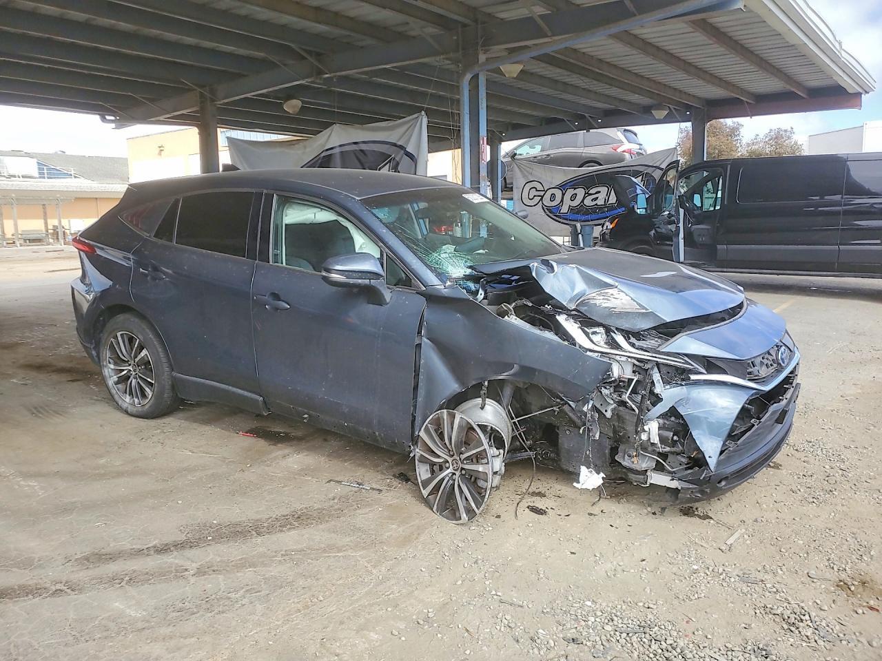 2023 Toyota Venza -- Photo 4