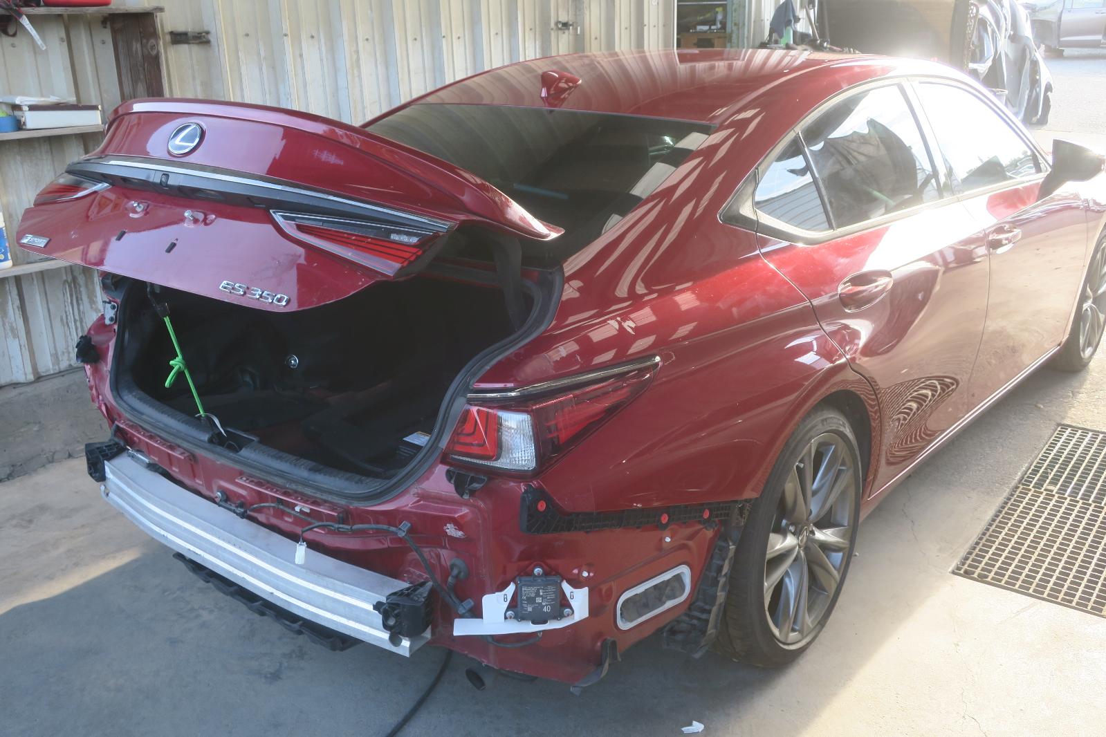 2021 Lexus ES 350 -- Photo 3