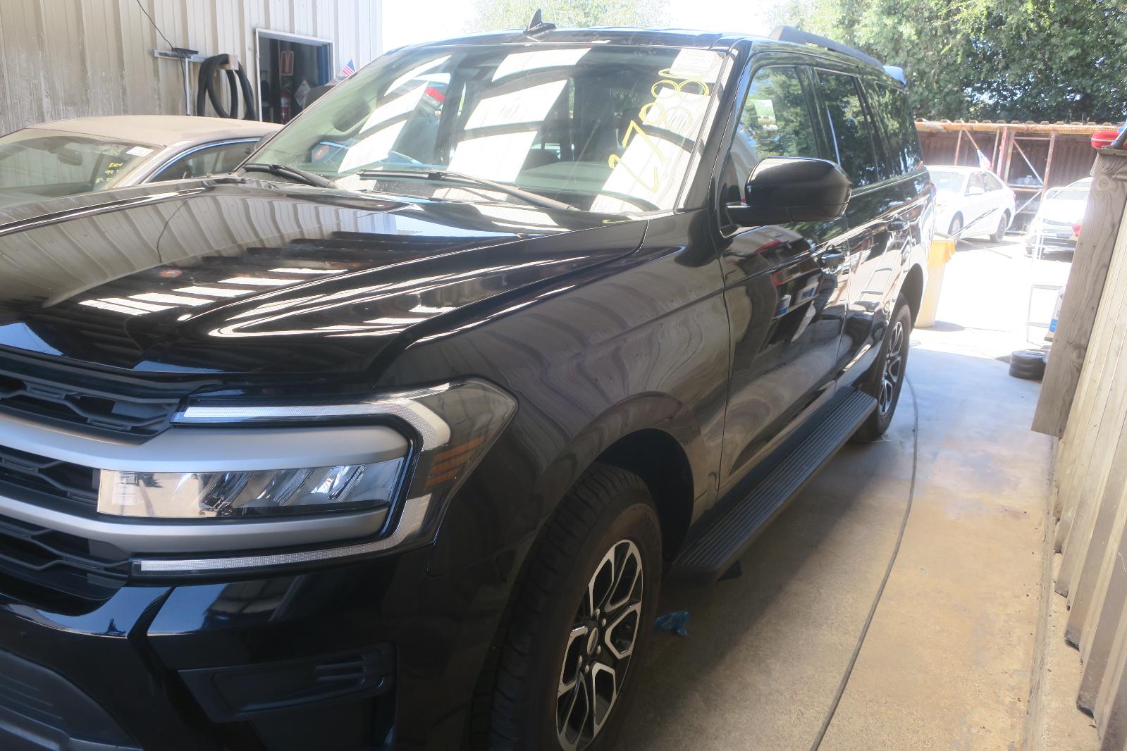 2024 Ford Expedition -- Photo 1