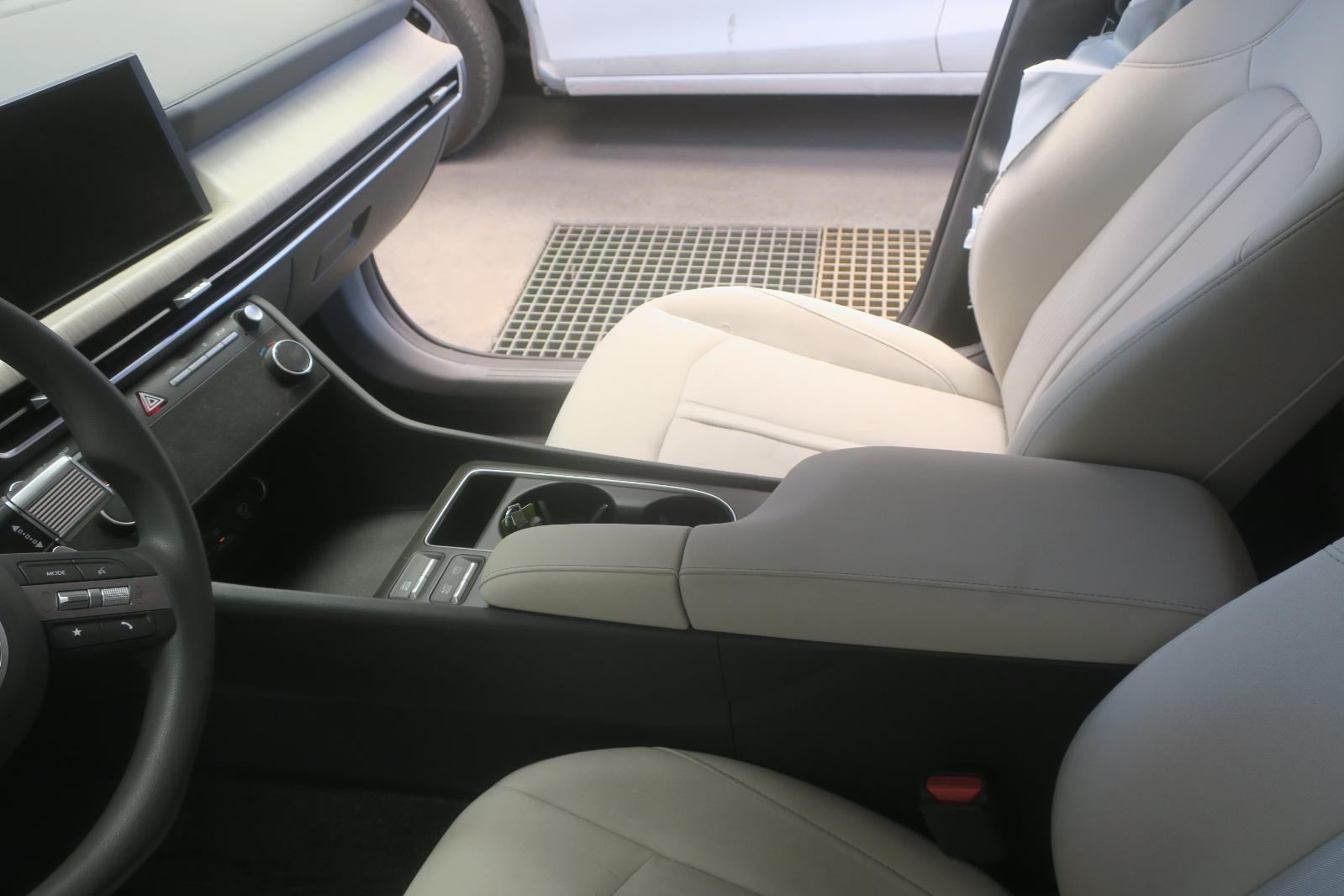 2026 Hyundai Sonata -- Photo 8
