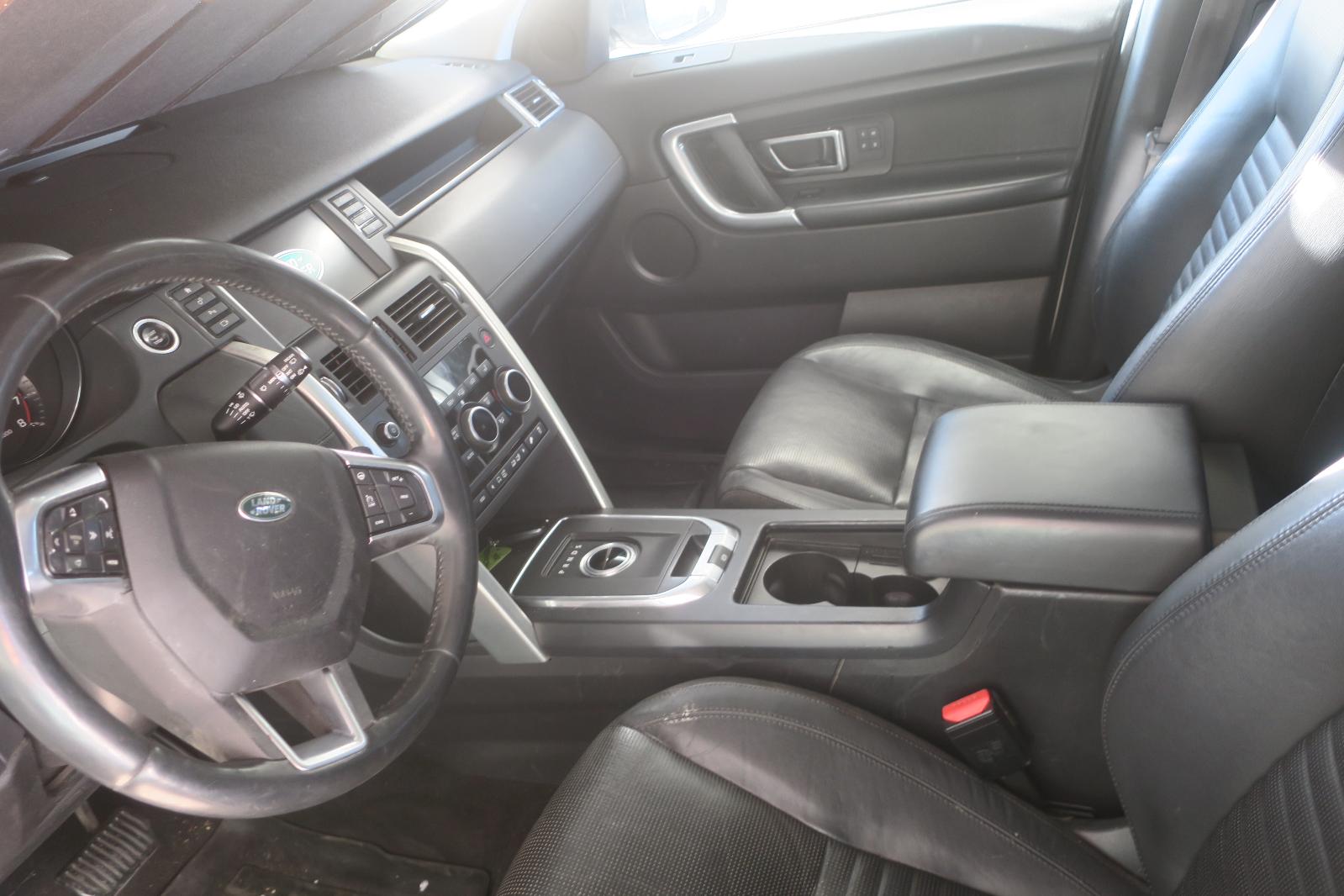 2015 Land Rover Discovery Sport -- Photo 7