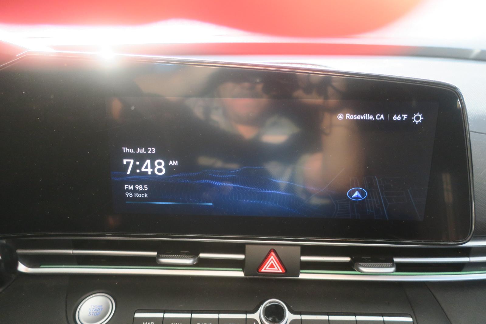 2024 Hyundai Elantra -- Photo 10