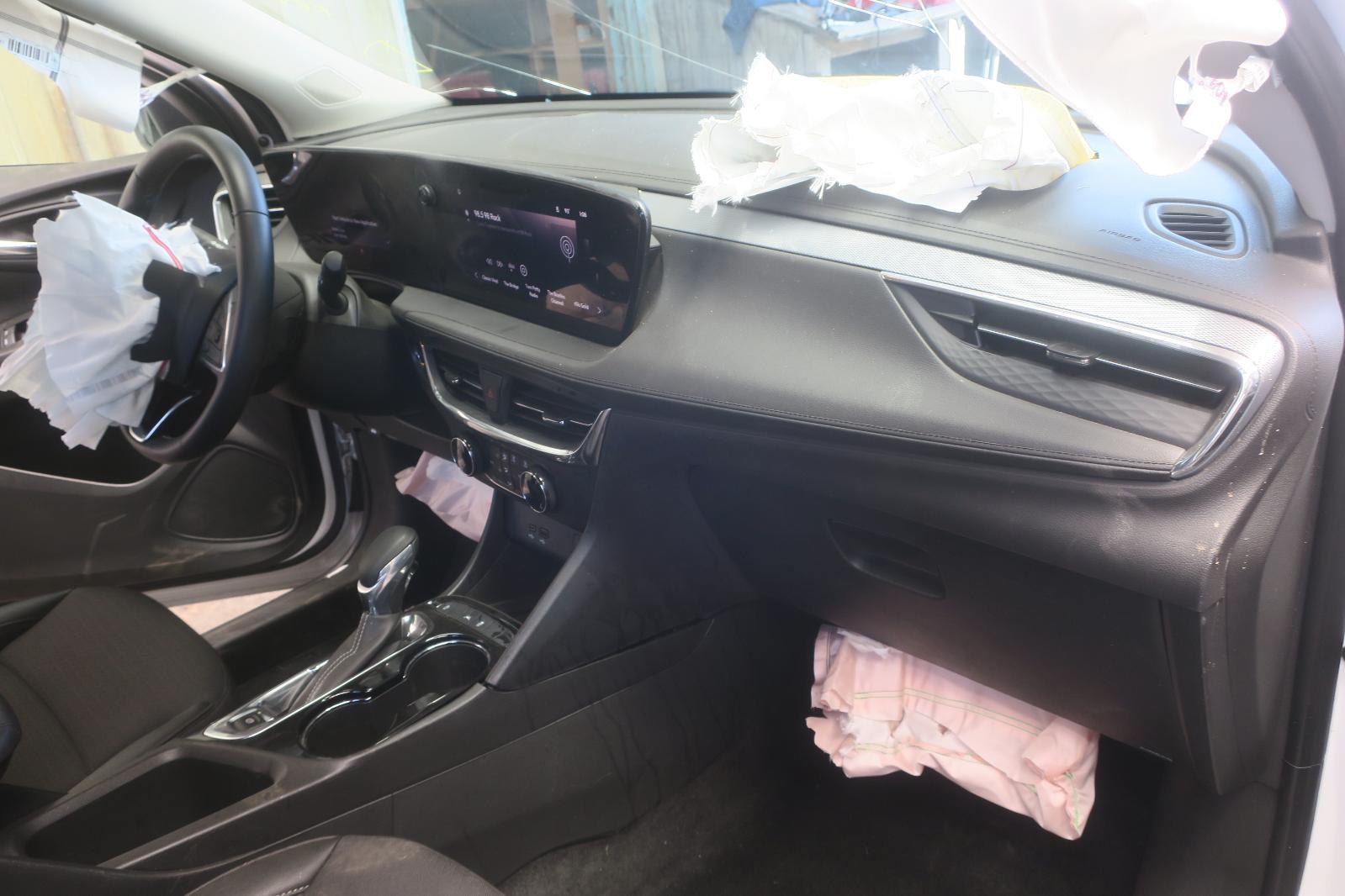 2025 Buick Encore GX -- Photo 13