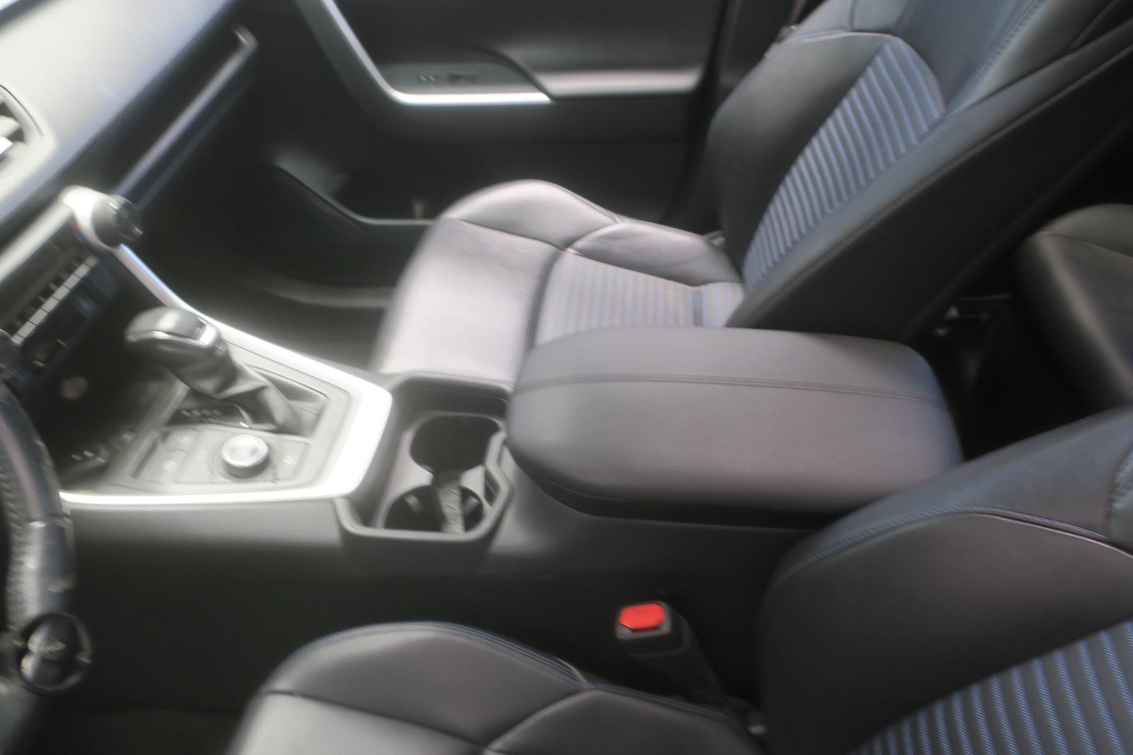 2019 Toyota Rav4 -- Photo 7