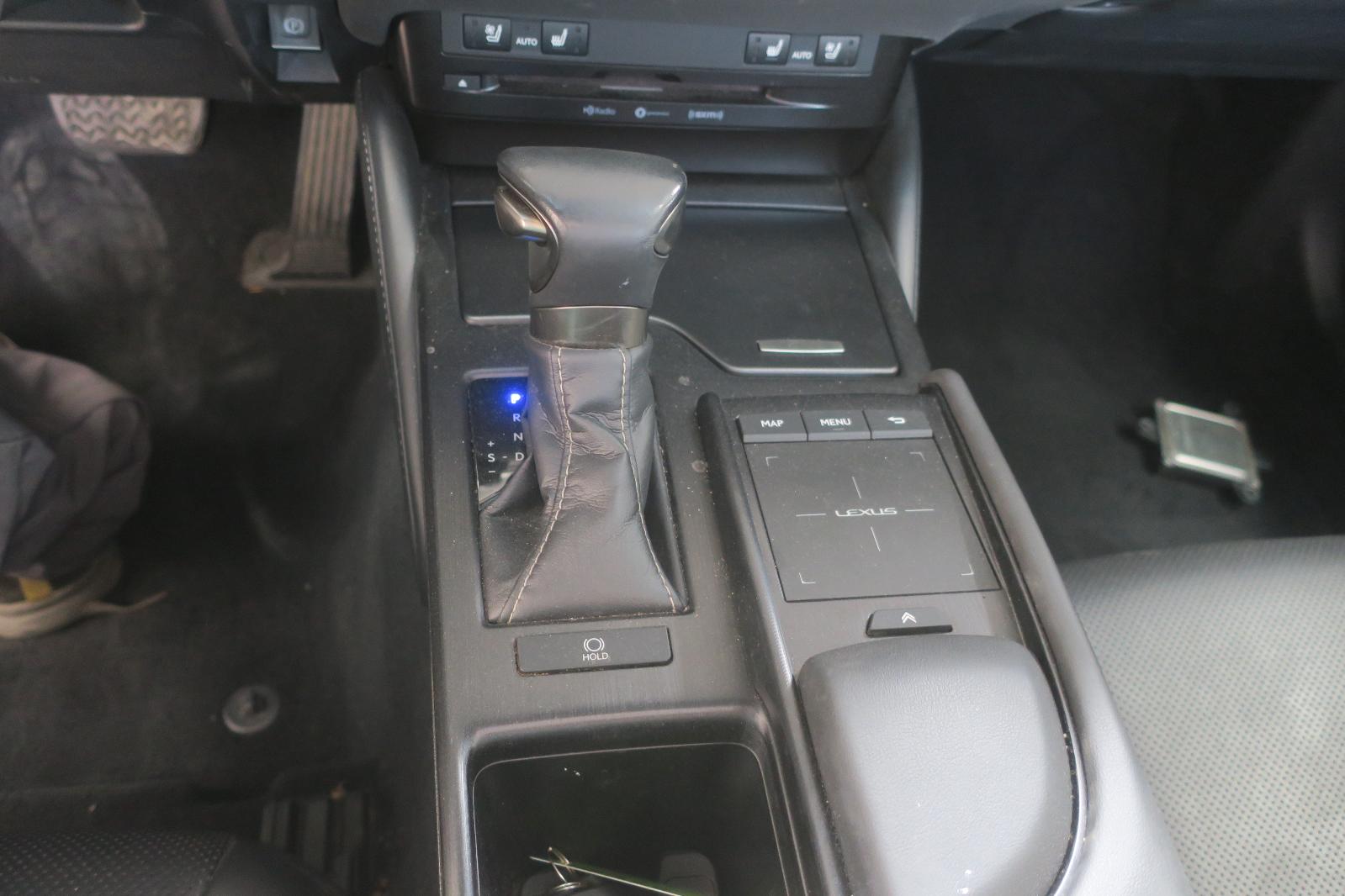 2019 Lexus ES 350 -- Photo 13