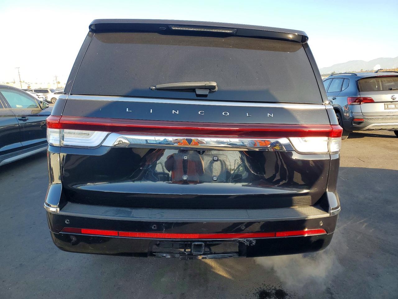 2022 Lincoln Navigator -- Photo 6
