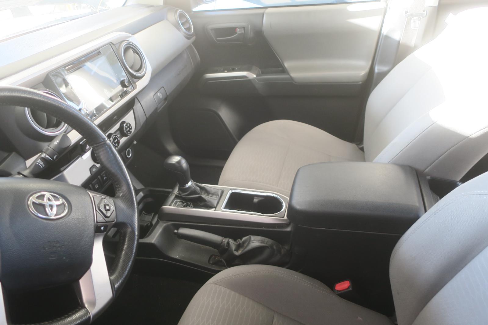 2017 Toyota Tacoma -- Photo 6
