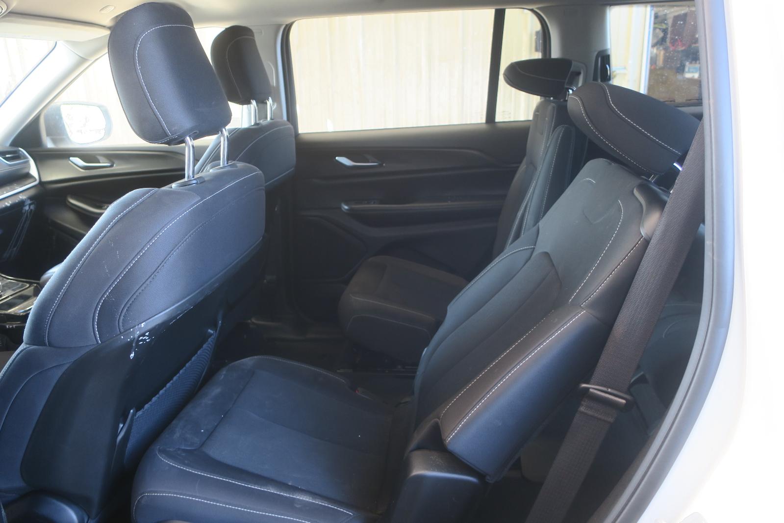 2023 Jeep Grand Cherokee -- Photo 8