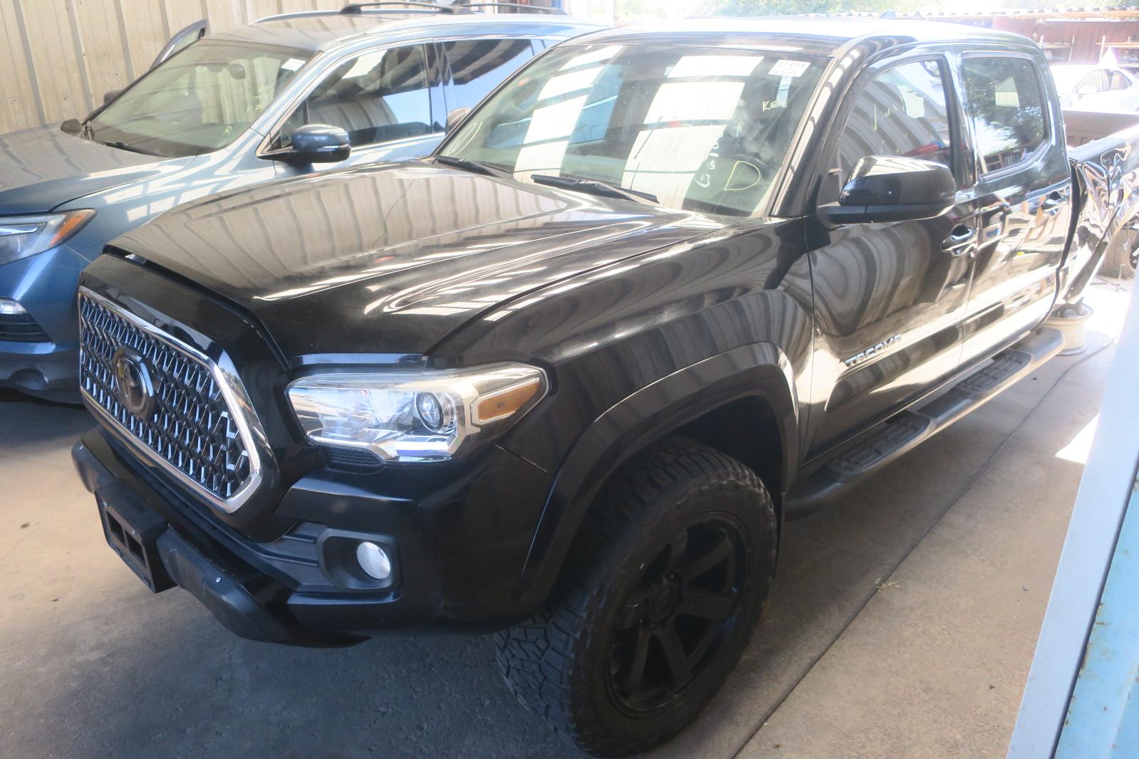 2017 Toyota Tacoma -- Photo 1