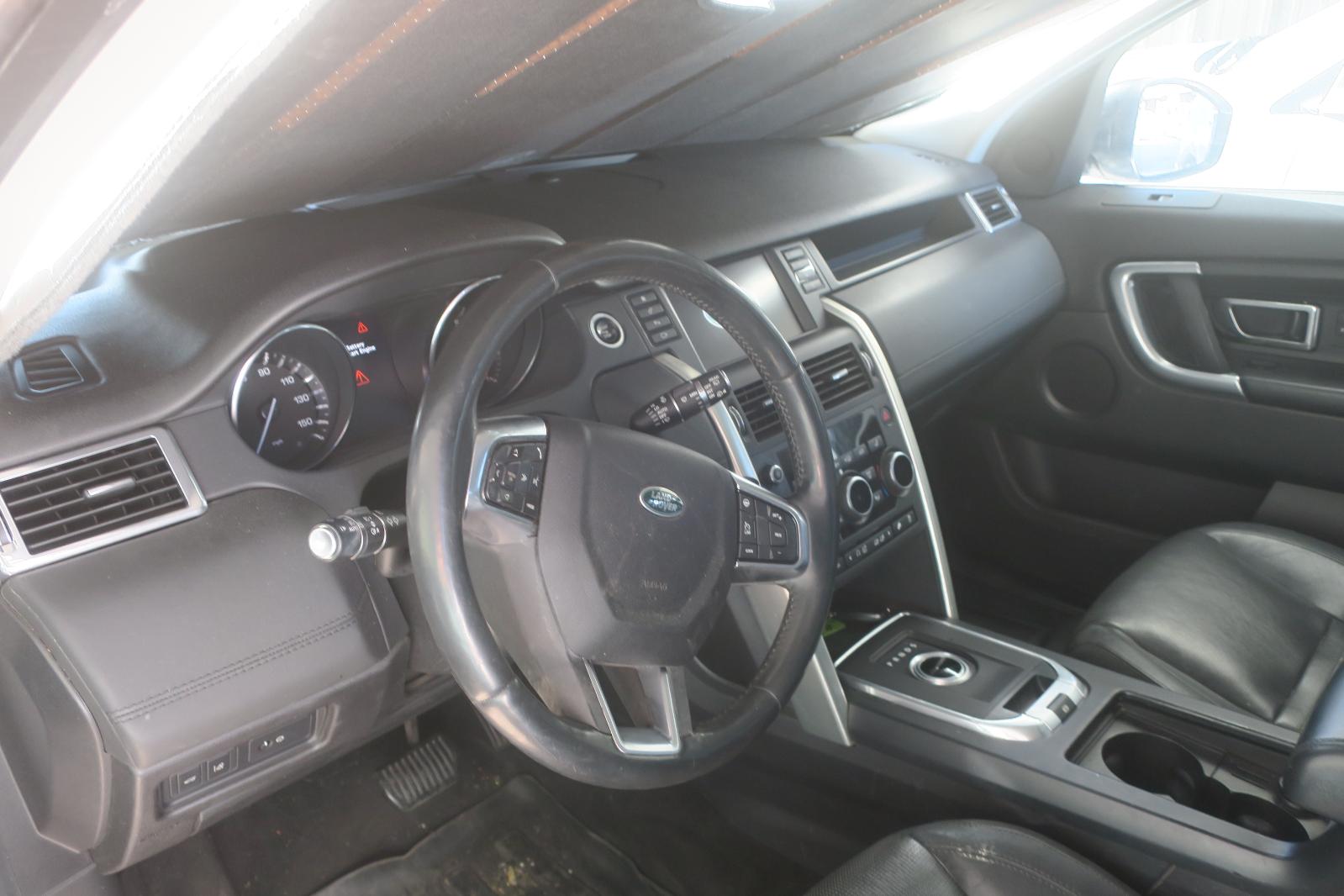 2015 Land Rover Discovery Sport -- Photo 6