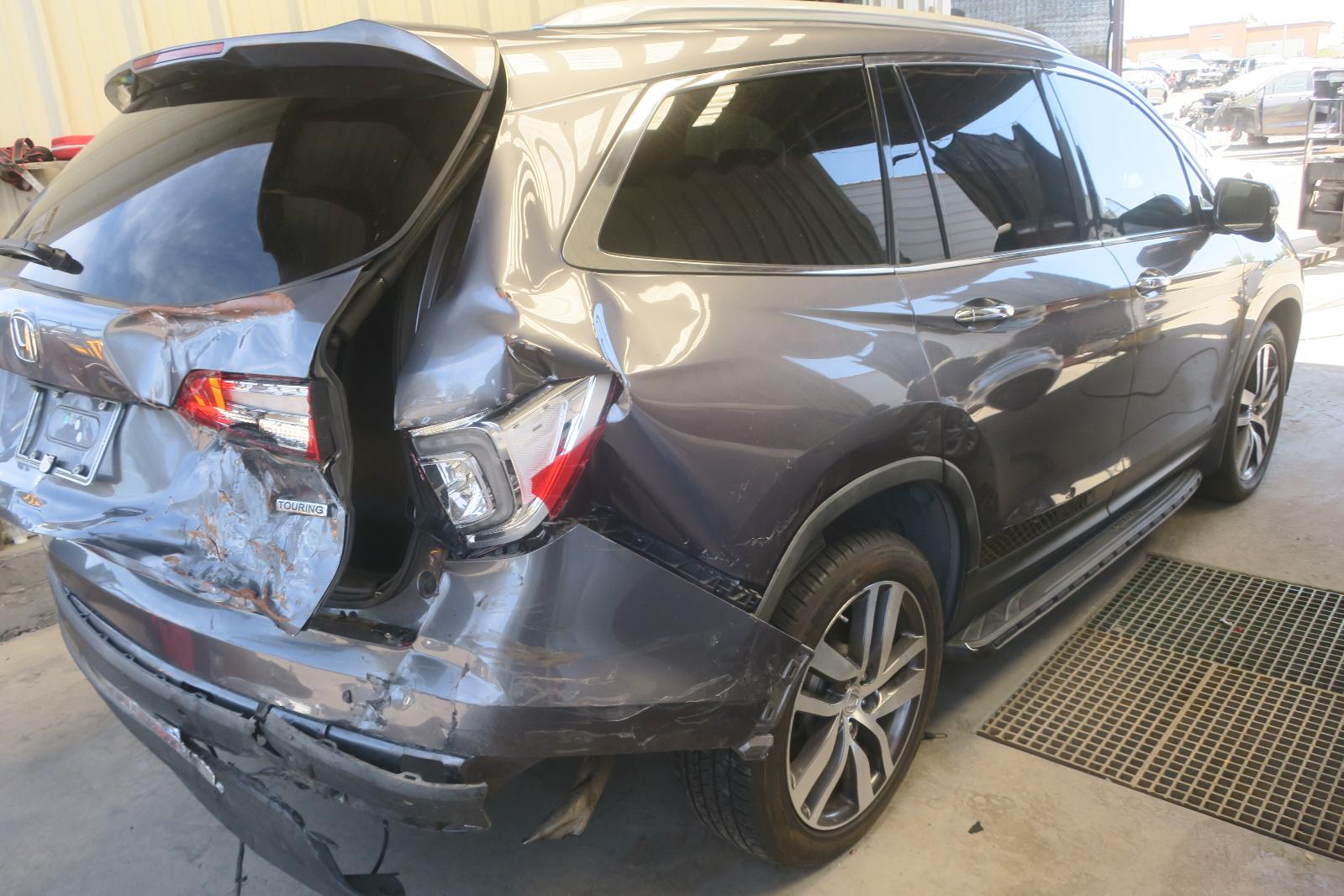 2016 Honda Pilot -- Photo 3