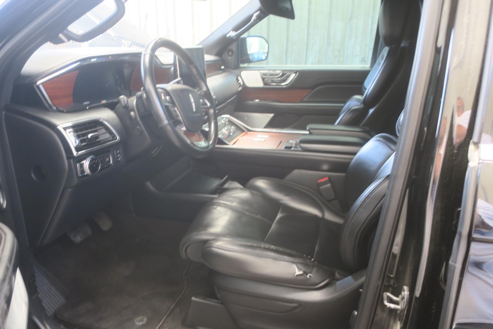 2018 Lincoln Navigator -- Photo 5