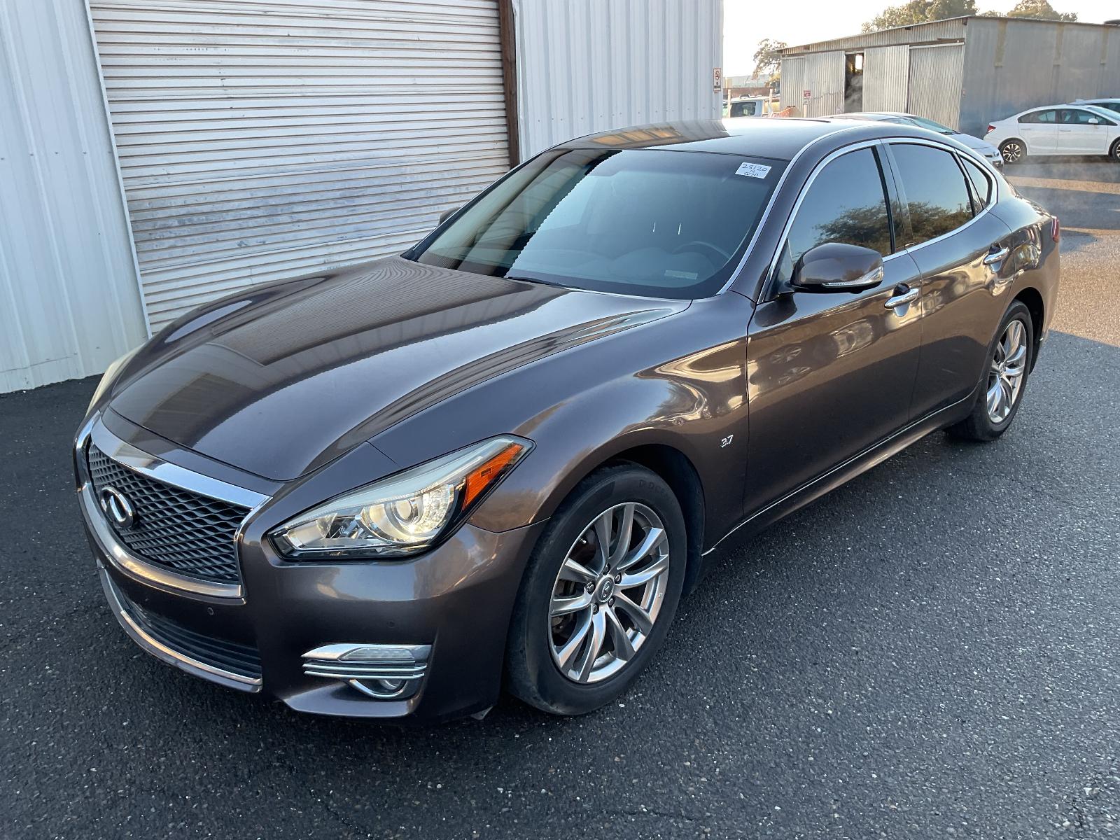 2016 Infiniti Q70