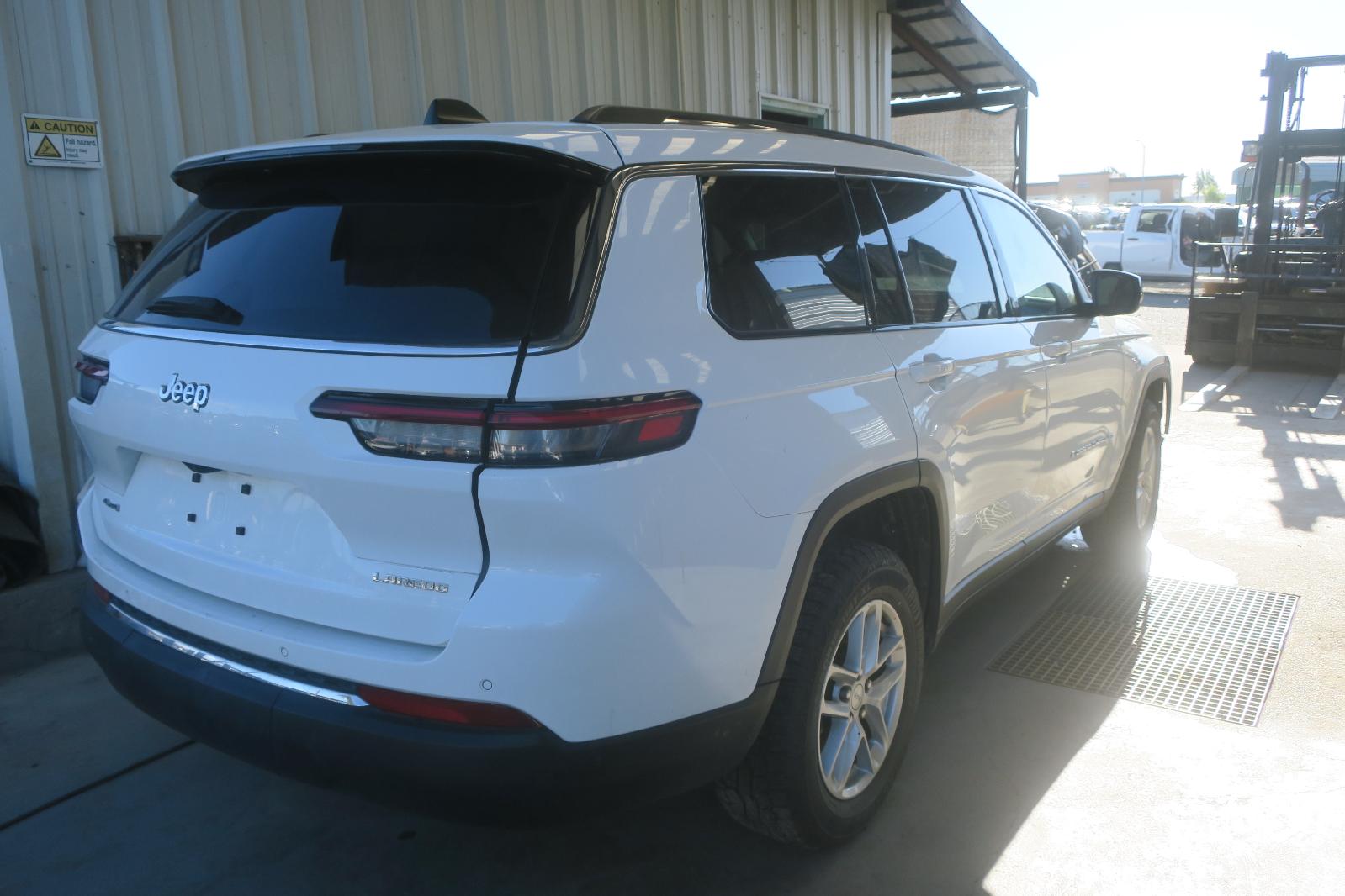 2023 Jeep Grand Cherokee -- Photo 3