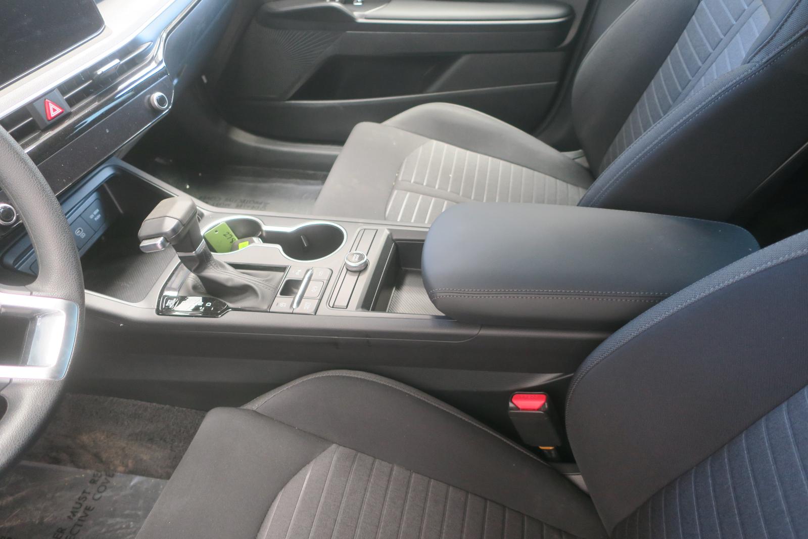 2026 Kia K5 -- Photo 7