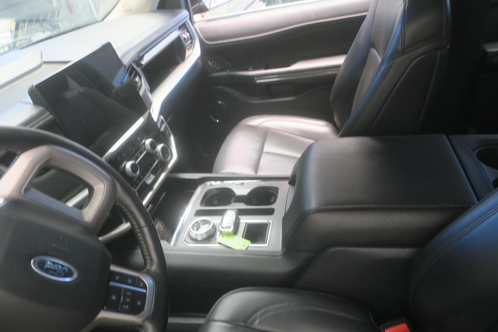 2024 Ford Expedition -- Photo 7