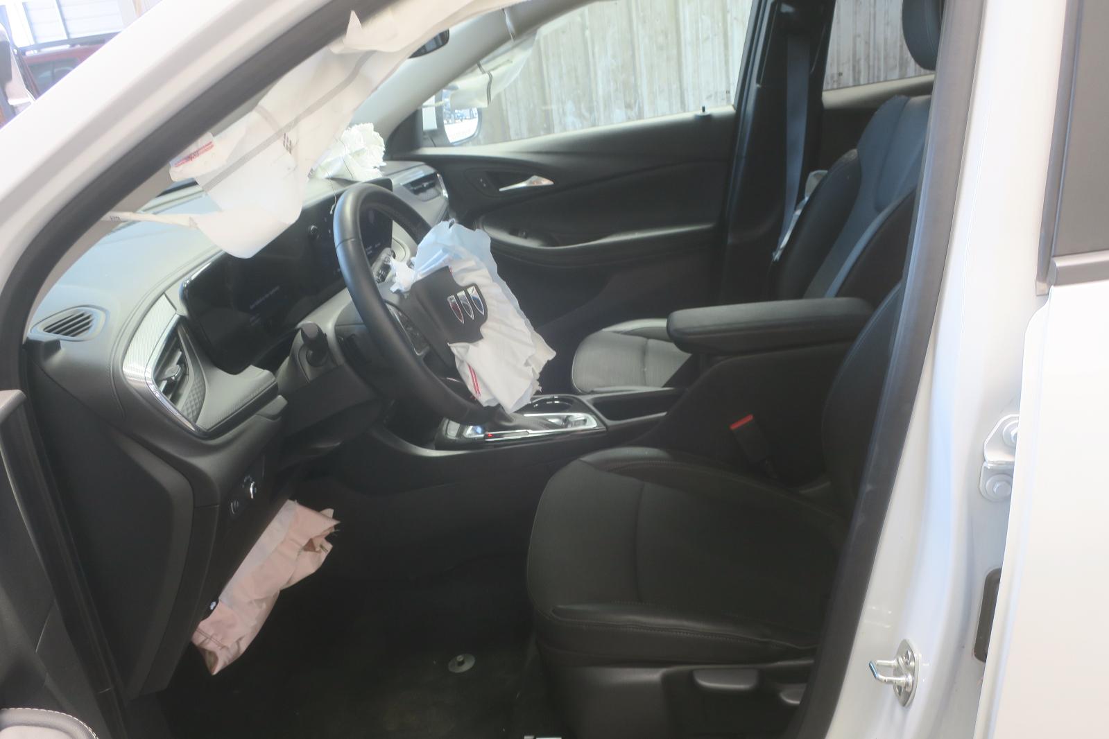 2025 Buick Encore GX -- Photo 6
