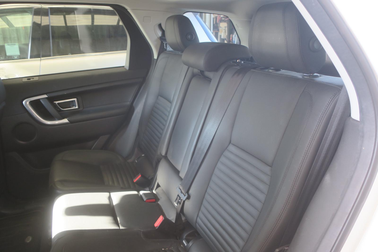 2015 Land Rover Discovery Sport -- Photo 8
