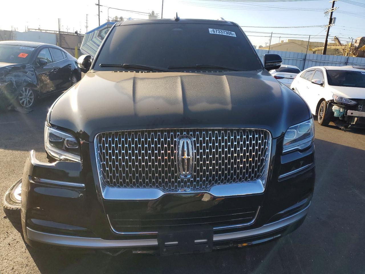2022 Lincoln Navigator -- Photo 5