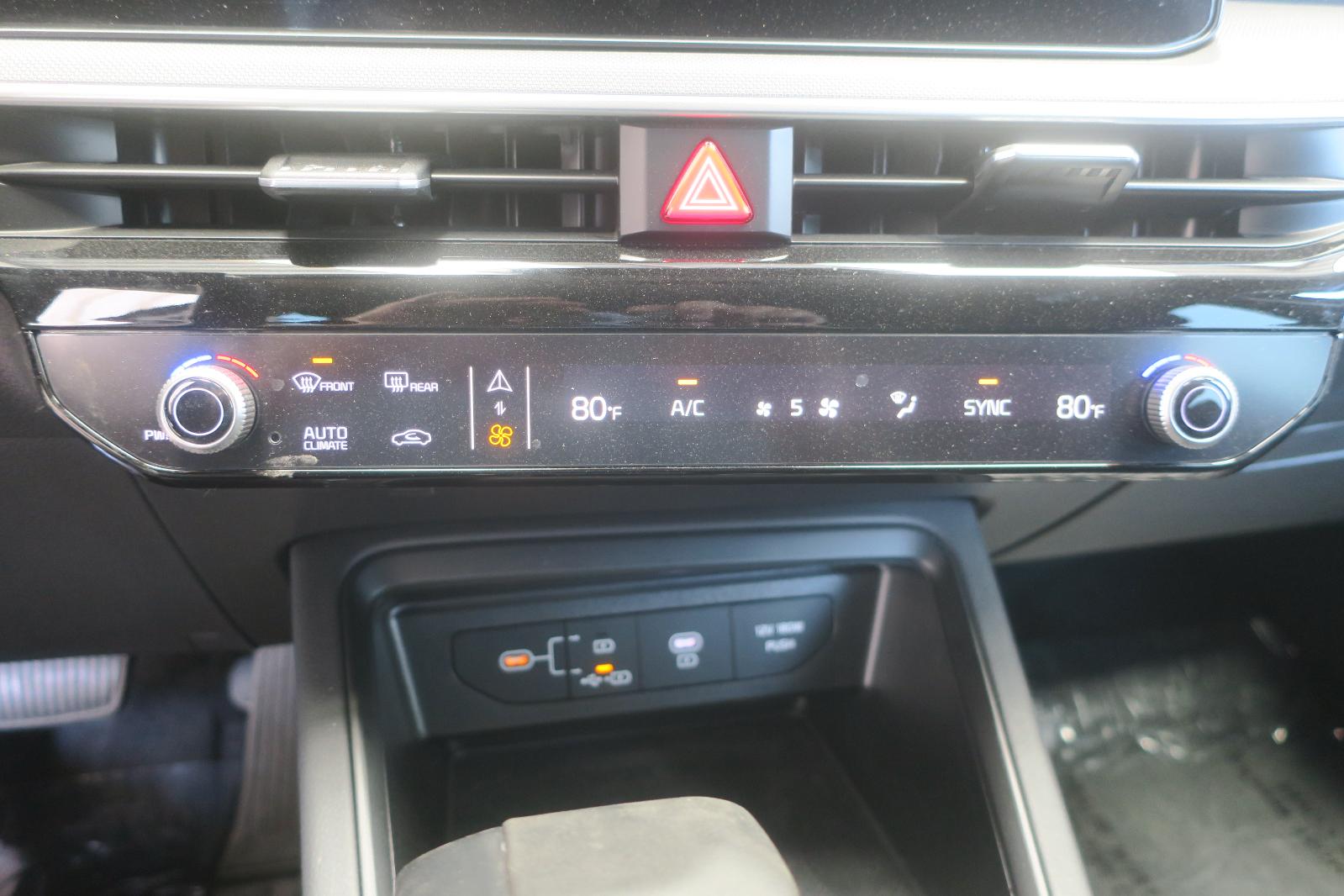 2026 Kia K5 -- Photo 11