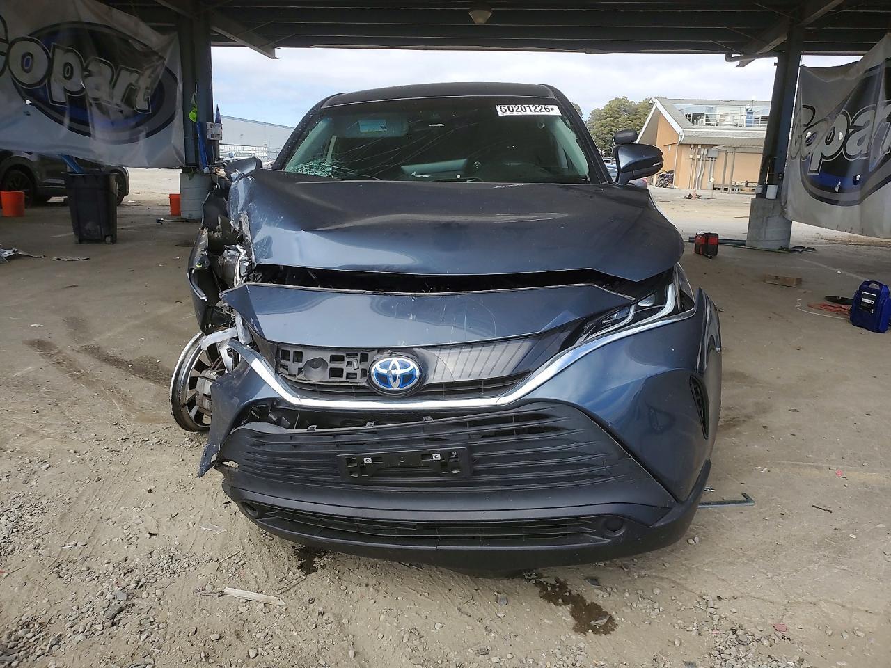 2023 Toyota Venza -- Photo 5