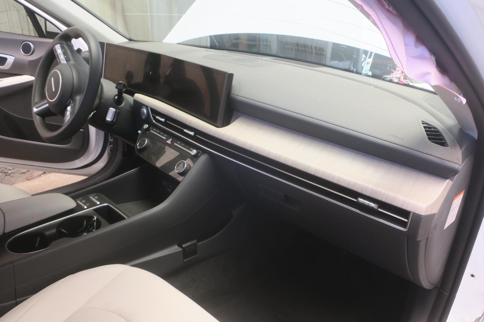 2026 Hyundai Sonata -- Photo 14