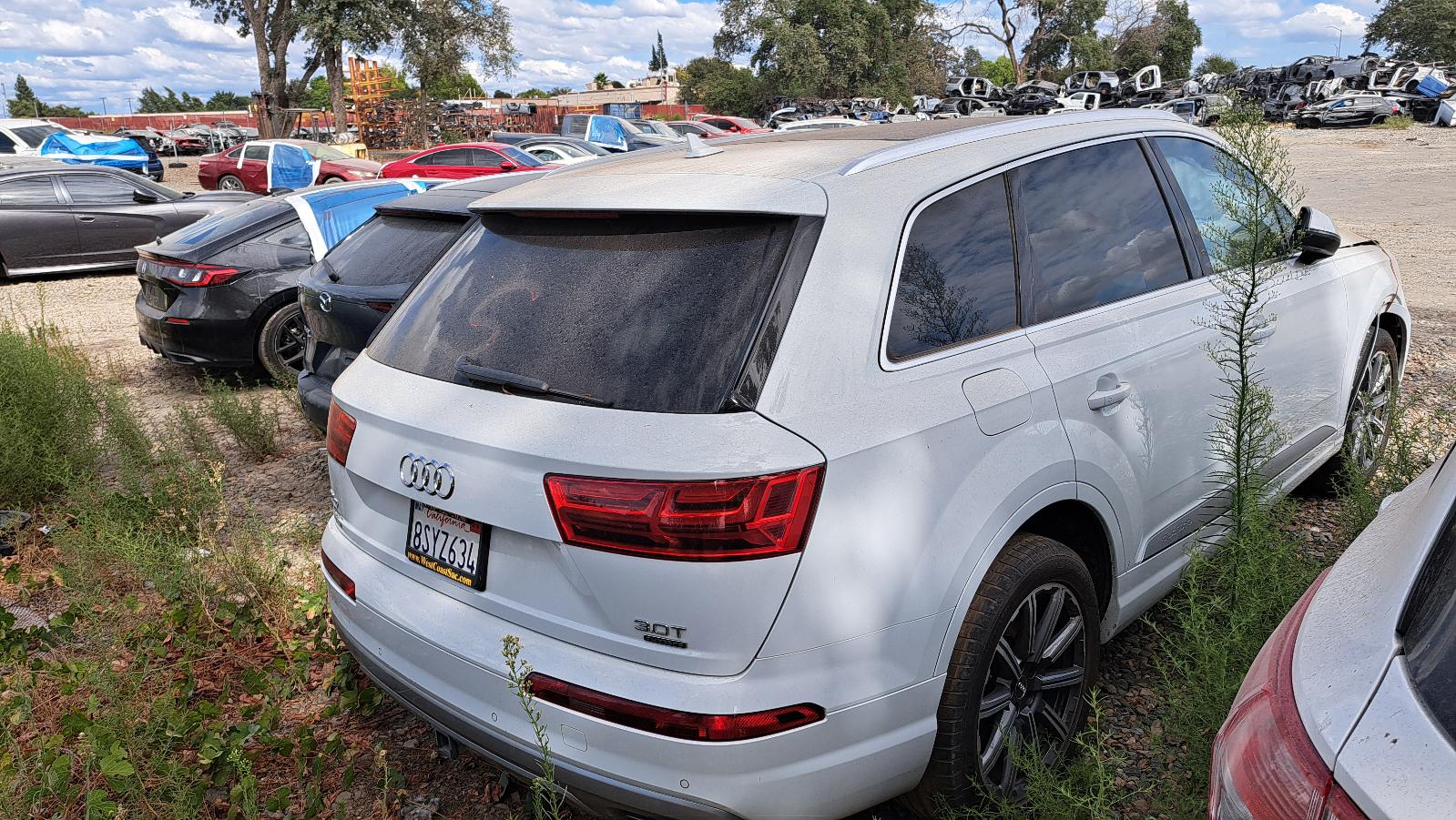 2017 Audi Q7 -- Photo 2